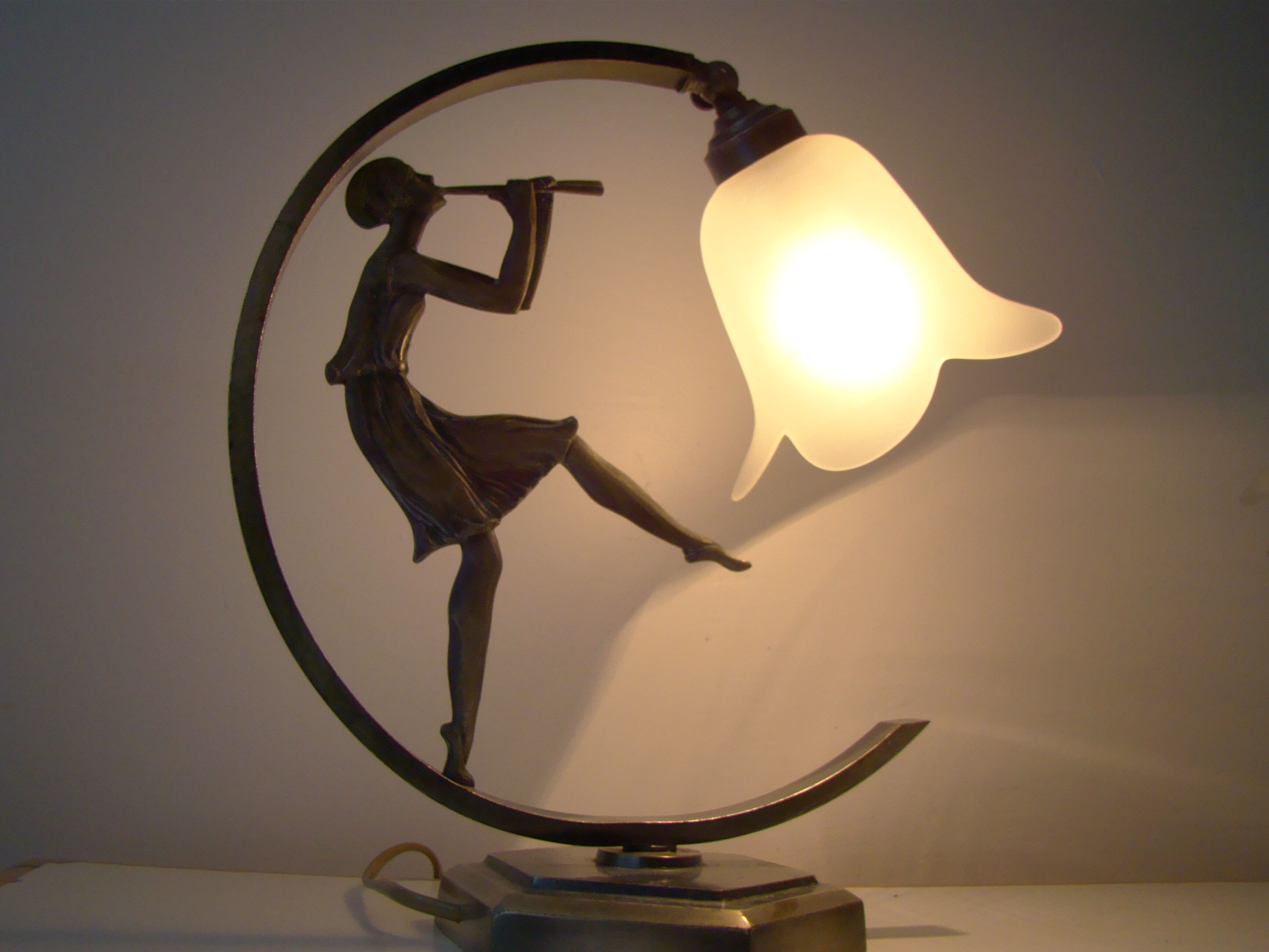 Art deco lamp, flute dancer