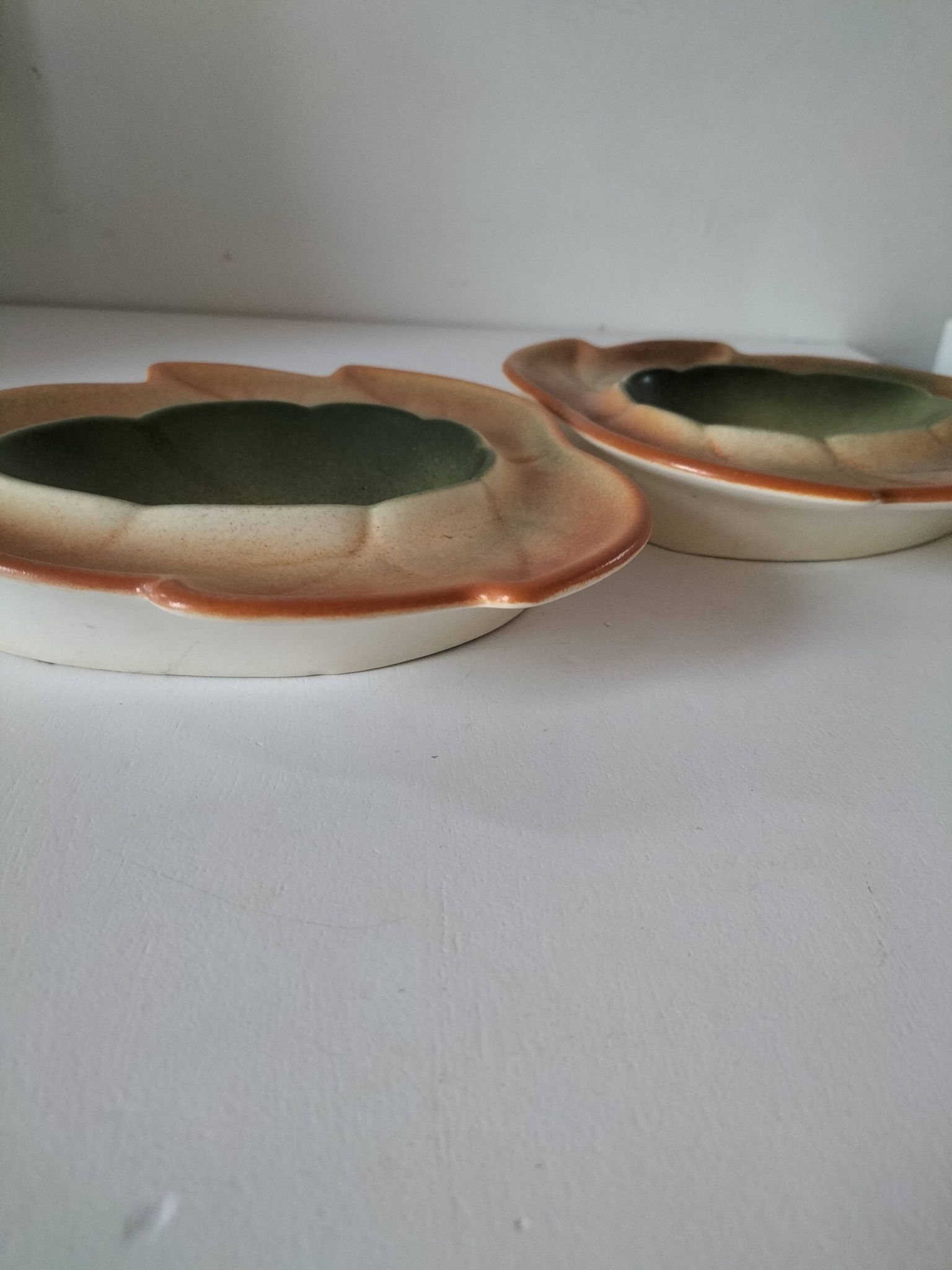 Pair of biomorphic bowls Salins France moss green, 1950s