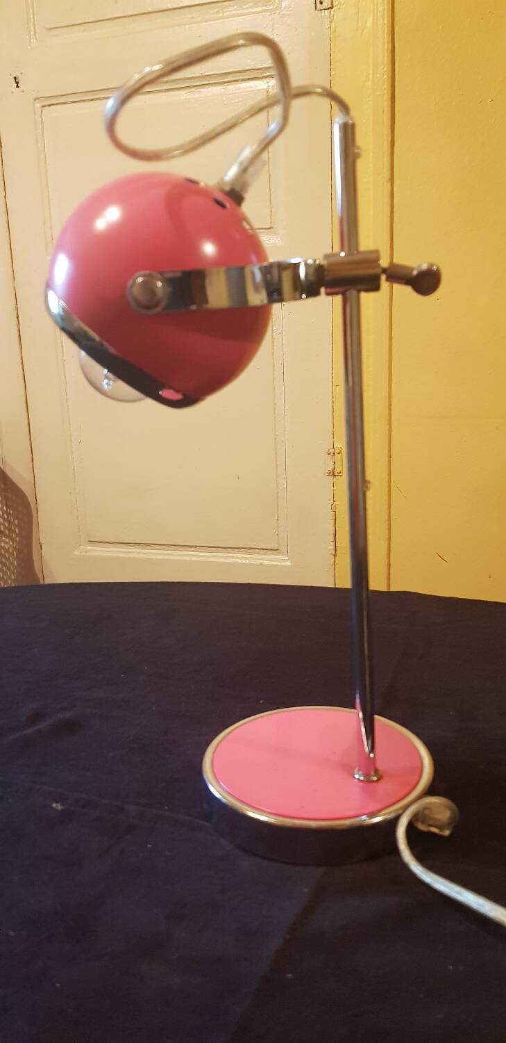 Pink desk lamp.