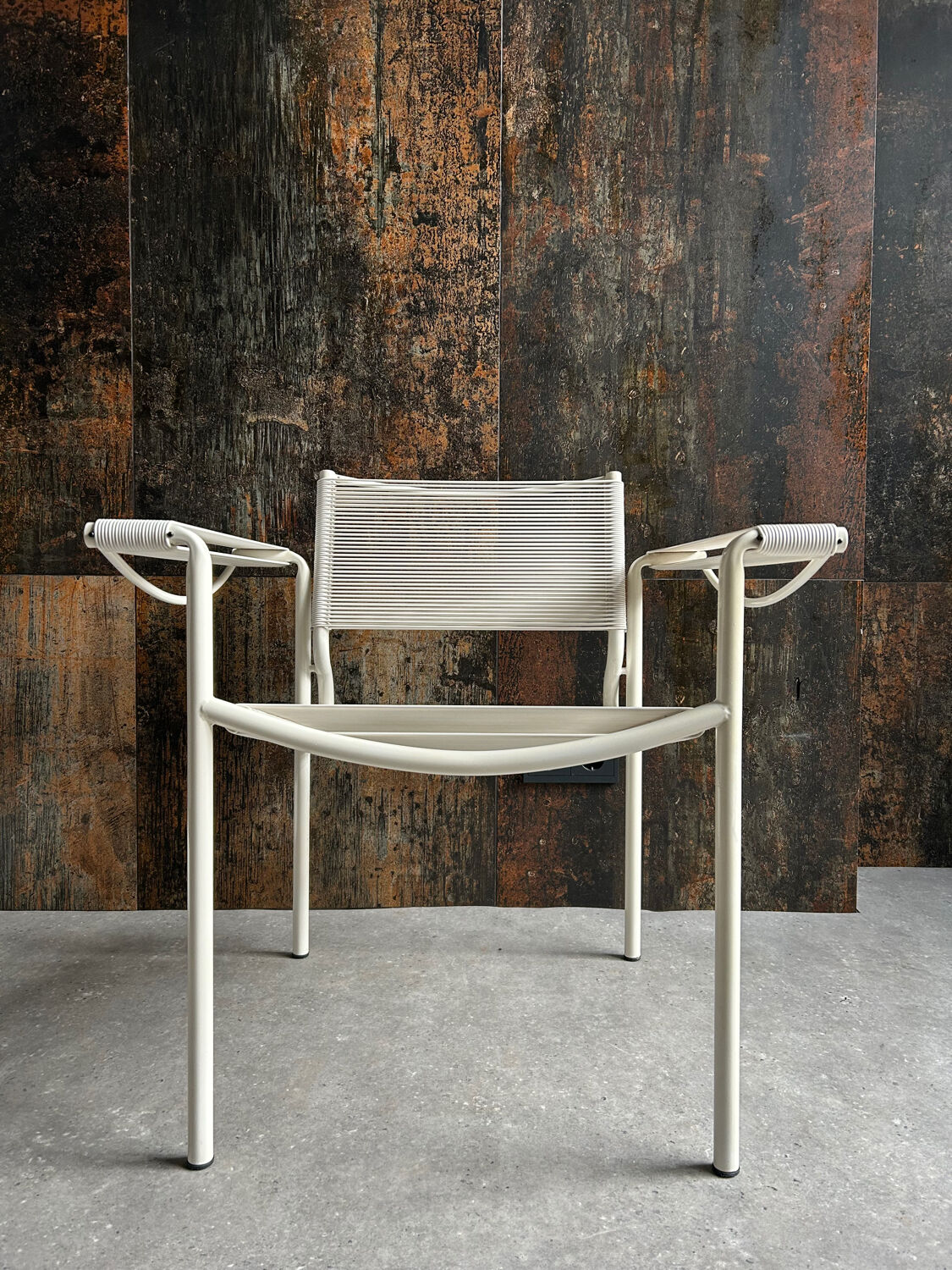 Chaise spaghetti pour Alias