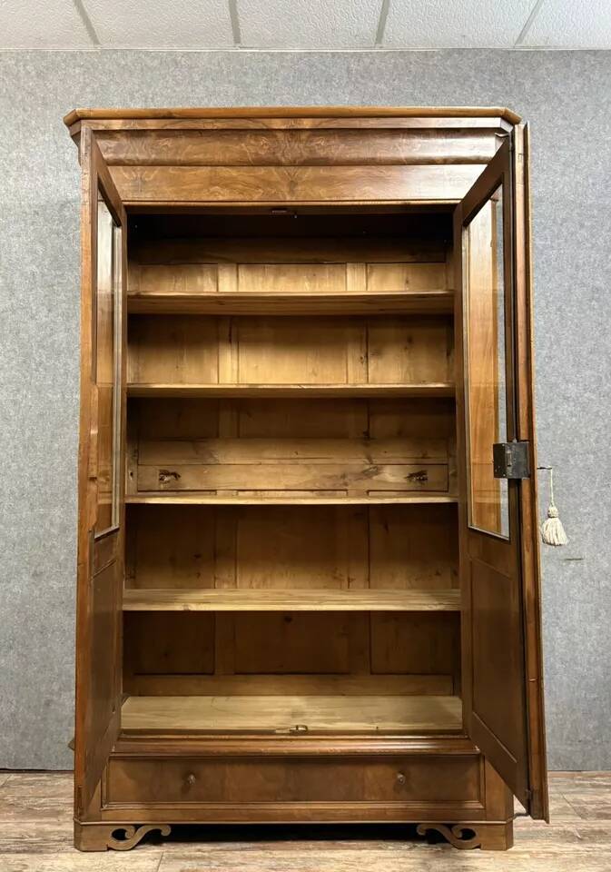 Louis Philippe - Charles X period bookcase in walnut circa 1820