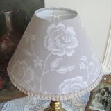 Lampe en laiton avec son abat-jour fait main avec motifs de fleurs
