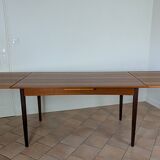 Scandinavian extendable table