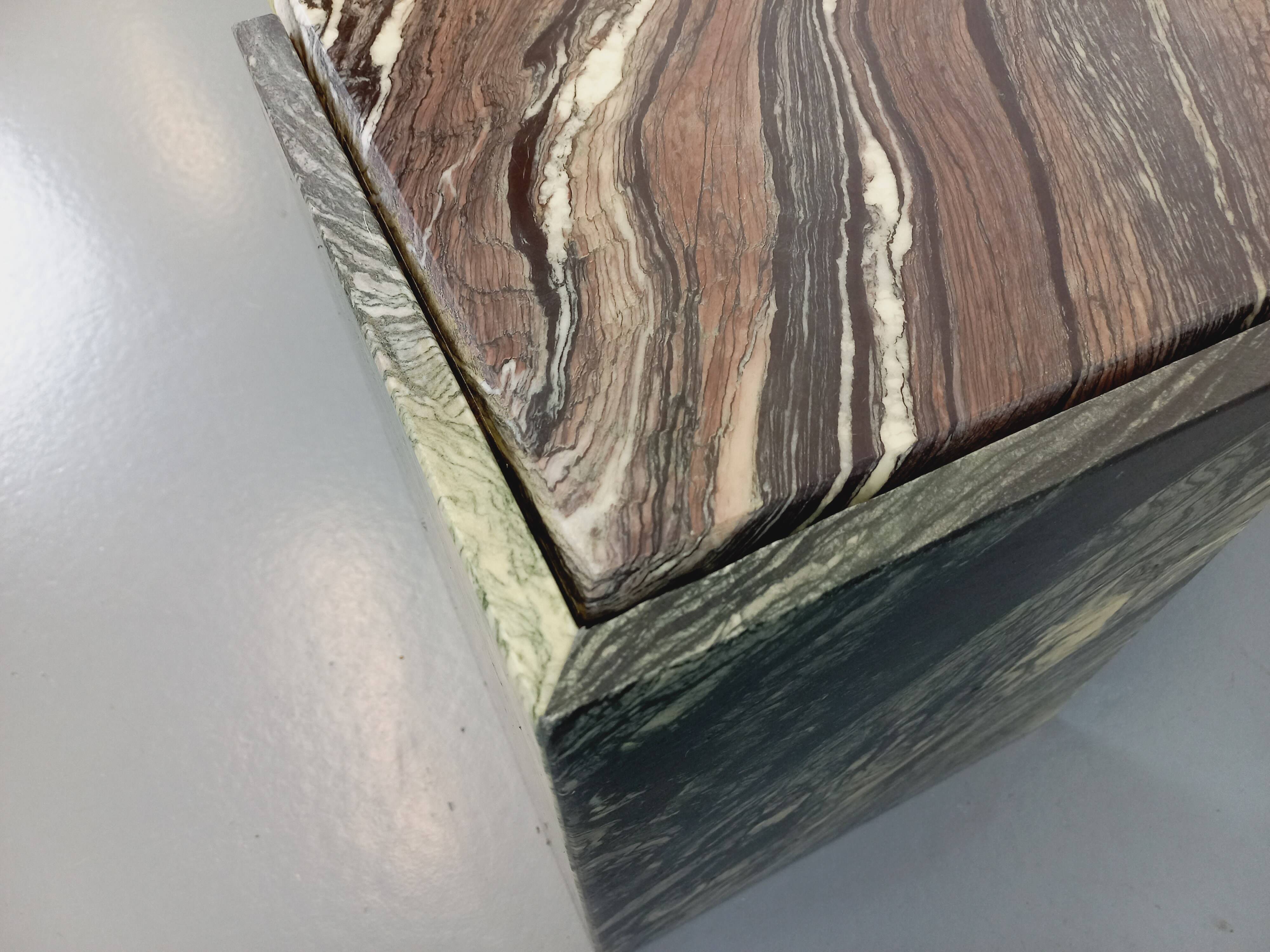 Table basse dessus marbre vert
