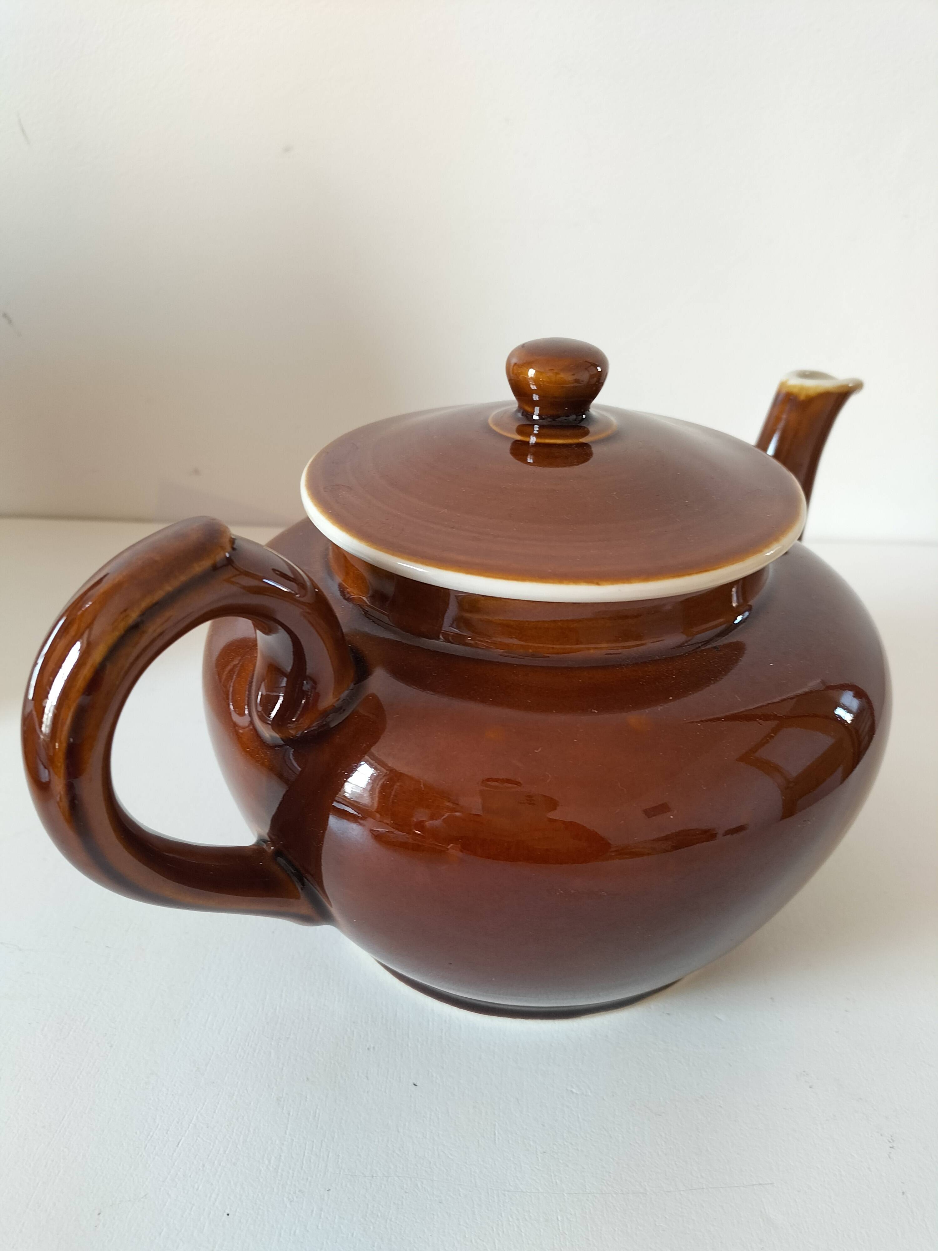 Very large 2 liter teapot