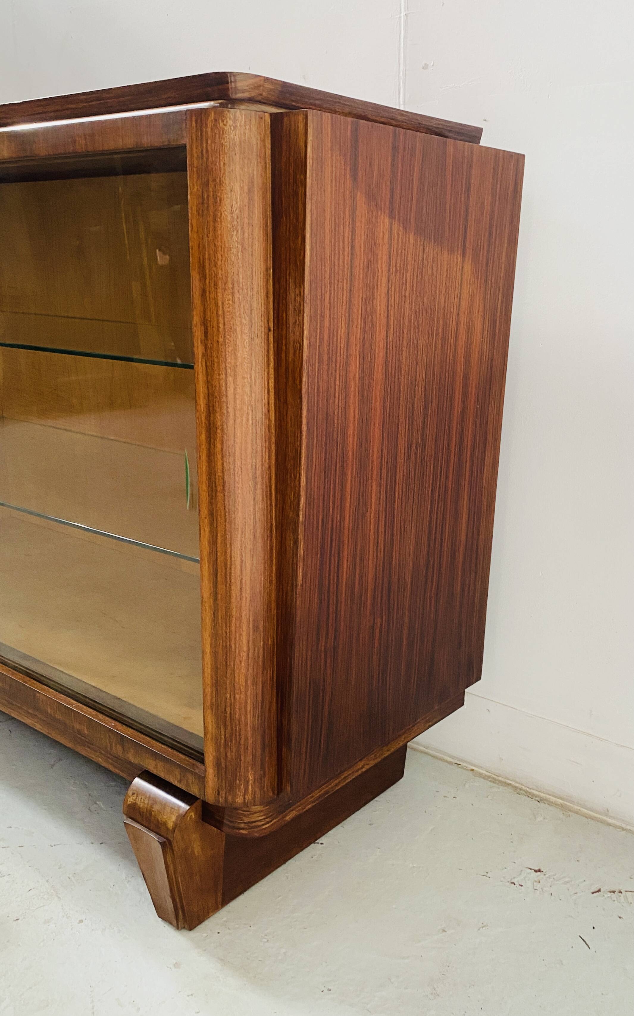 Art Deco display case in mahogany and veneer, 20th century