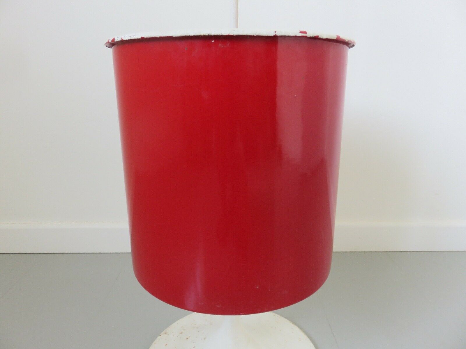 Enamelled tole paper basket, tulip foot 60 70