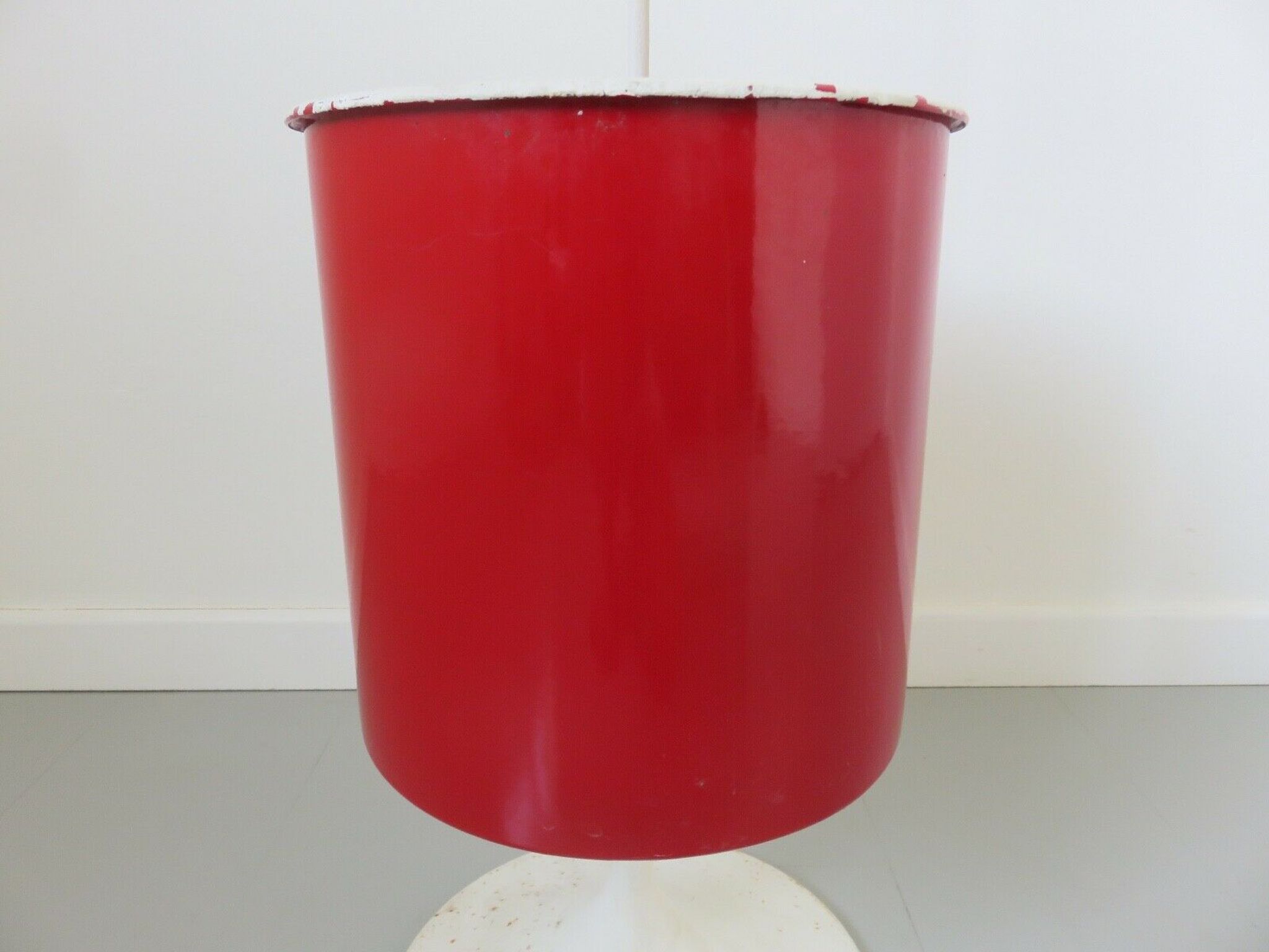 Enamelled tole paper basket, tulip foot 60 70
