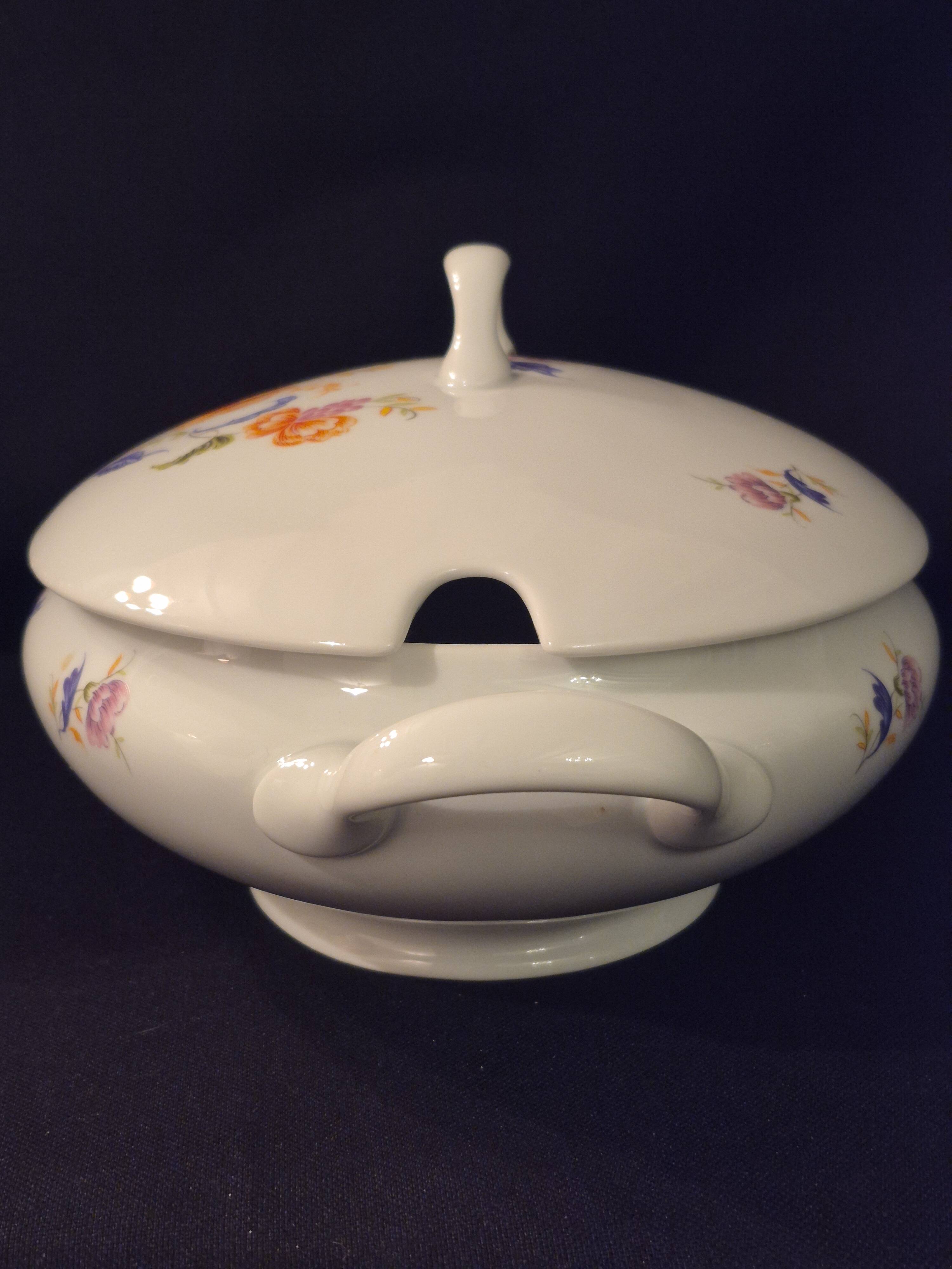 Oval soup tureen in Limoges porcelain, Salmon and Co (A525)