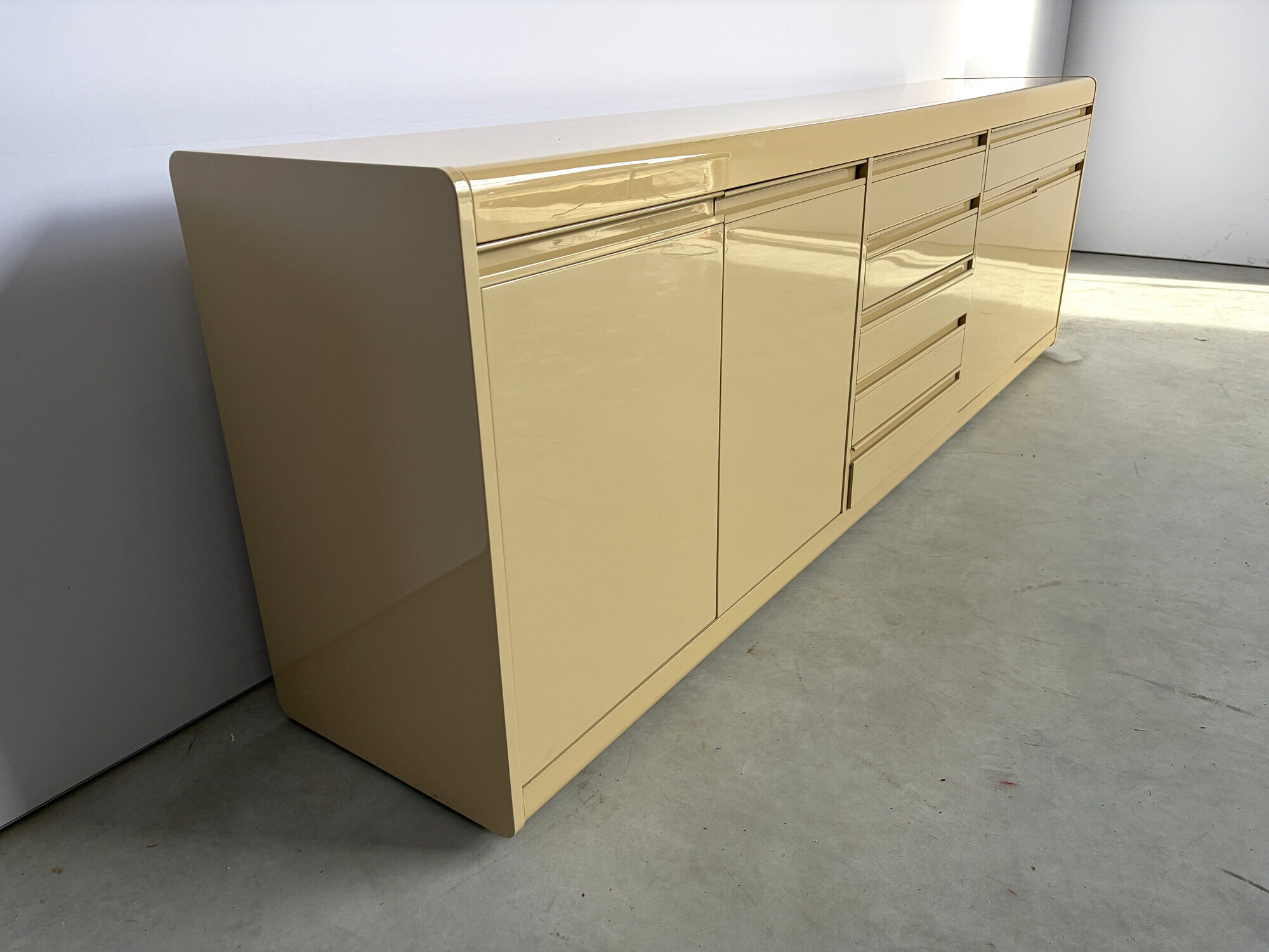 Vintage lacquered credenza, 1980s