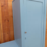 Asymmetrical cabinet