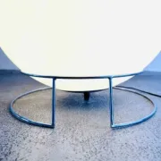 Lampe de table D-2128 par Raak Amsterdam, Pays-Bas, années 1970.