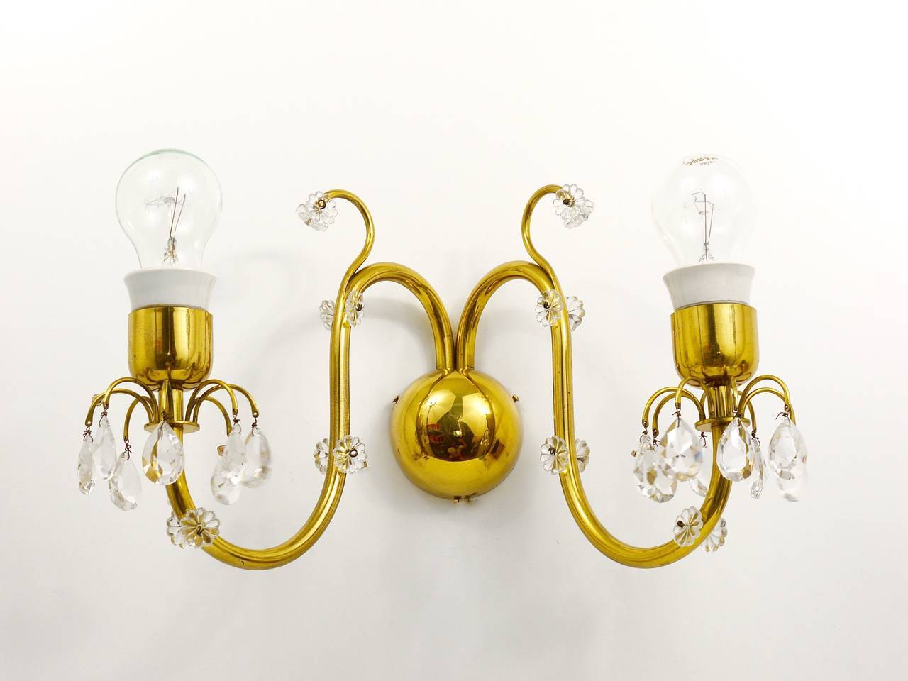 Lobmeyr Vienna Belle large wall sconce in brass and crystal, Austria, 1950s