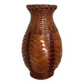 Vase en verre et paille tressée