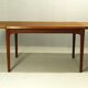 Table à manger en teck par Henning Kjaernulf, Danemark, années 1960.