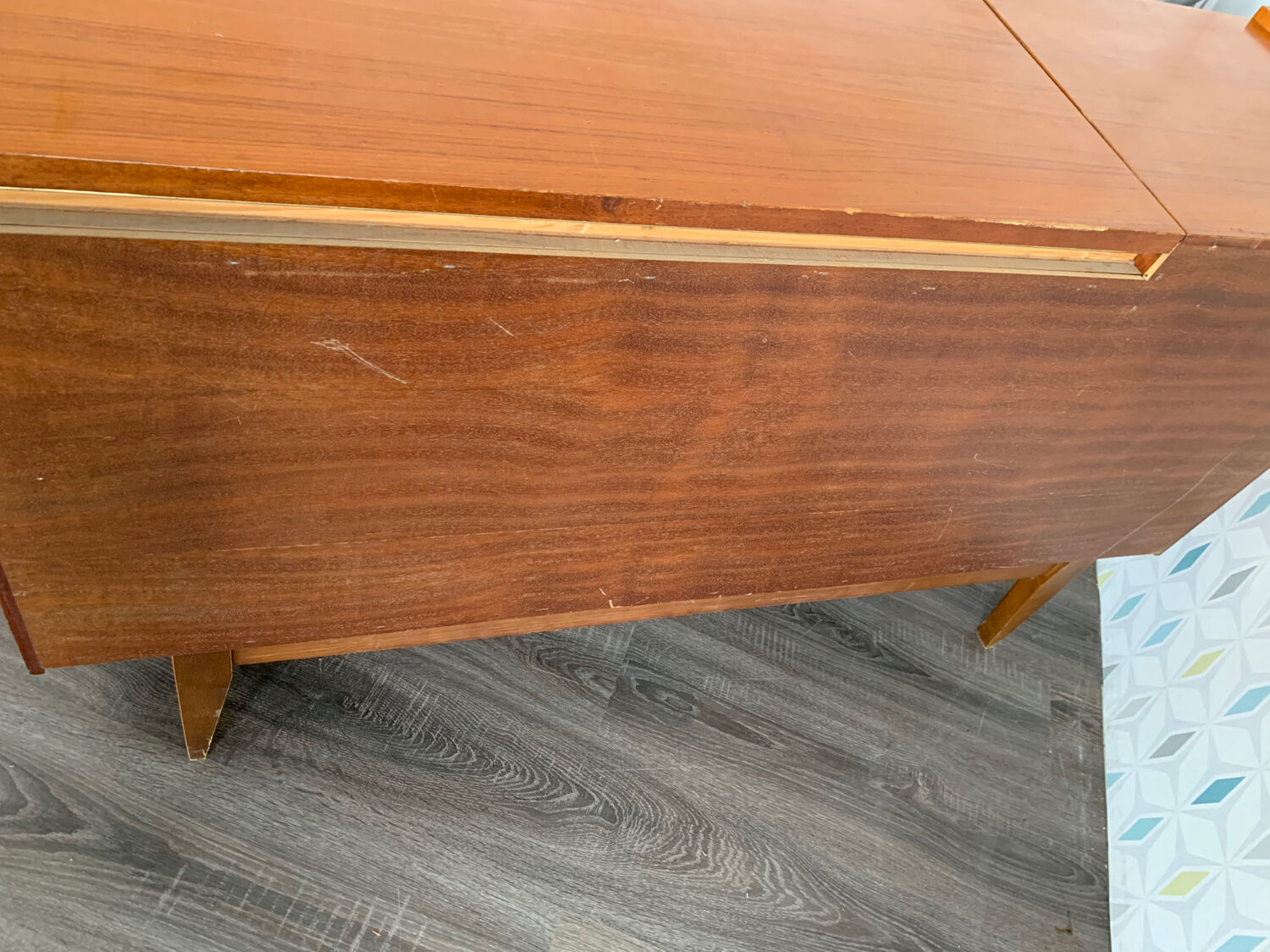 Small Scandinavian row