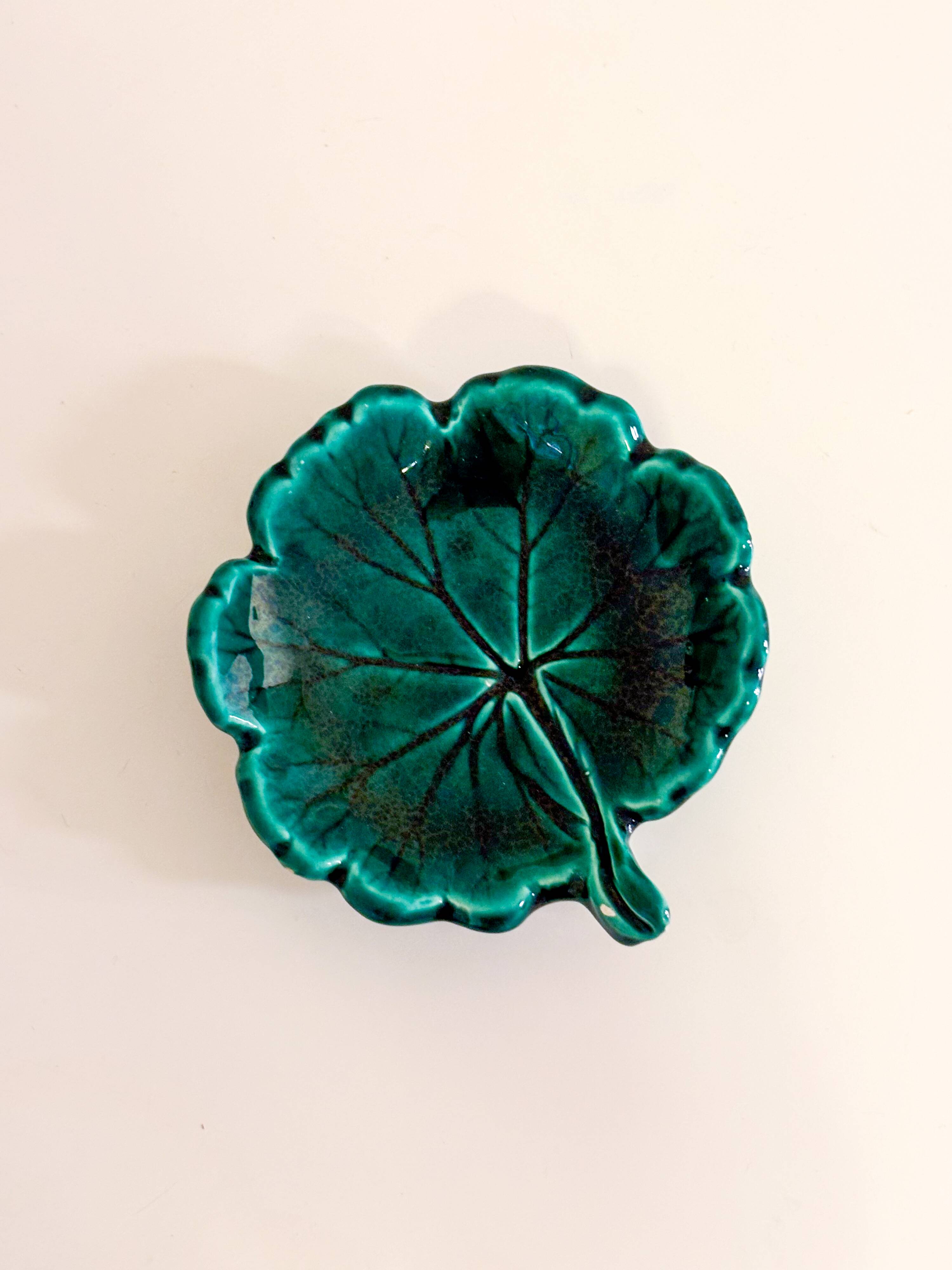 Slip tray, Leaf model, Green, 1960 - 12 X 13 cm