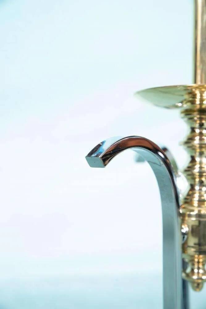 Vintage brass table lamp in Hollywood Regency style from the 50s/60s.