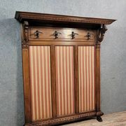Large Renaissance-style coat rack in walnut from around 1850.