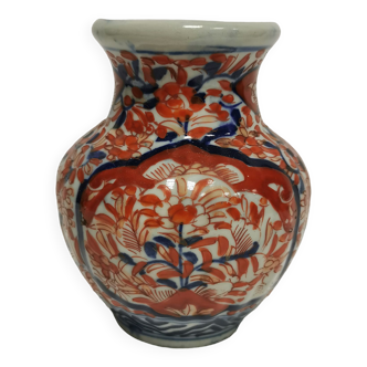small antique vase in china porcelain, Japan Imari décor