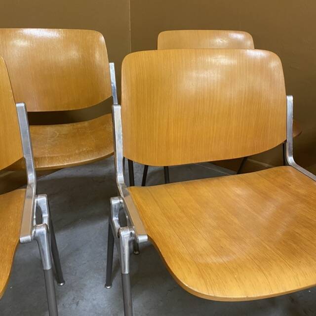 Set of 6 vintage Giancarlo Piretti chairs, model DSC 106