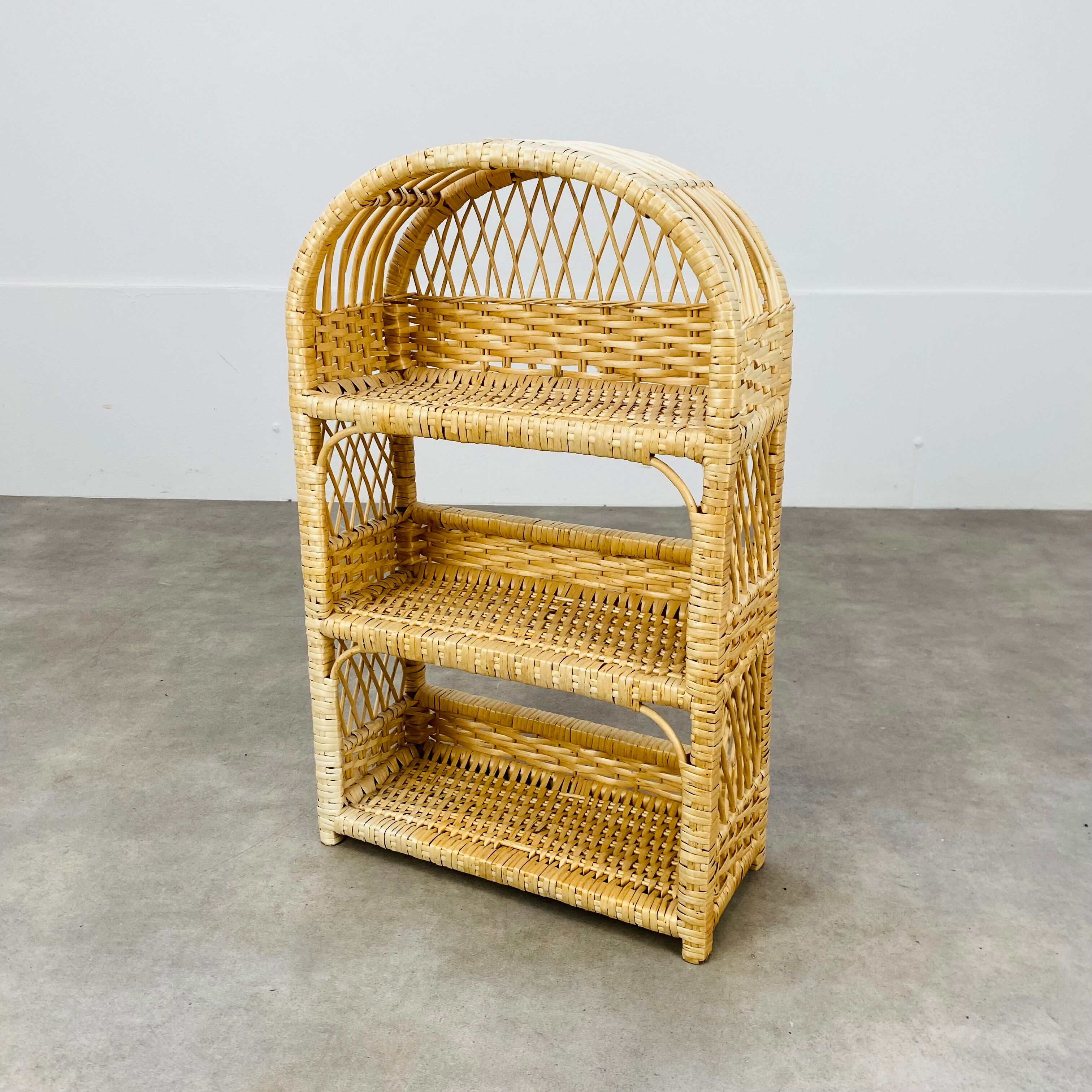 Rounded rattan shelf 60s