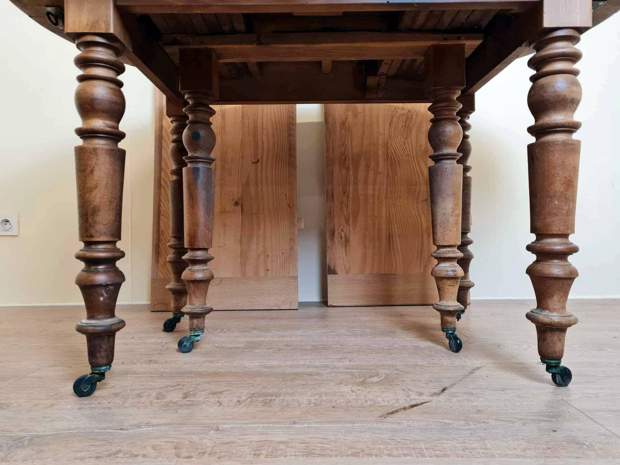 Louis Philippe period 6-legged extending table in solid walnut
