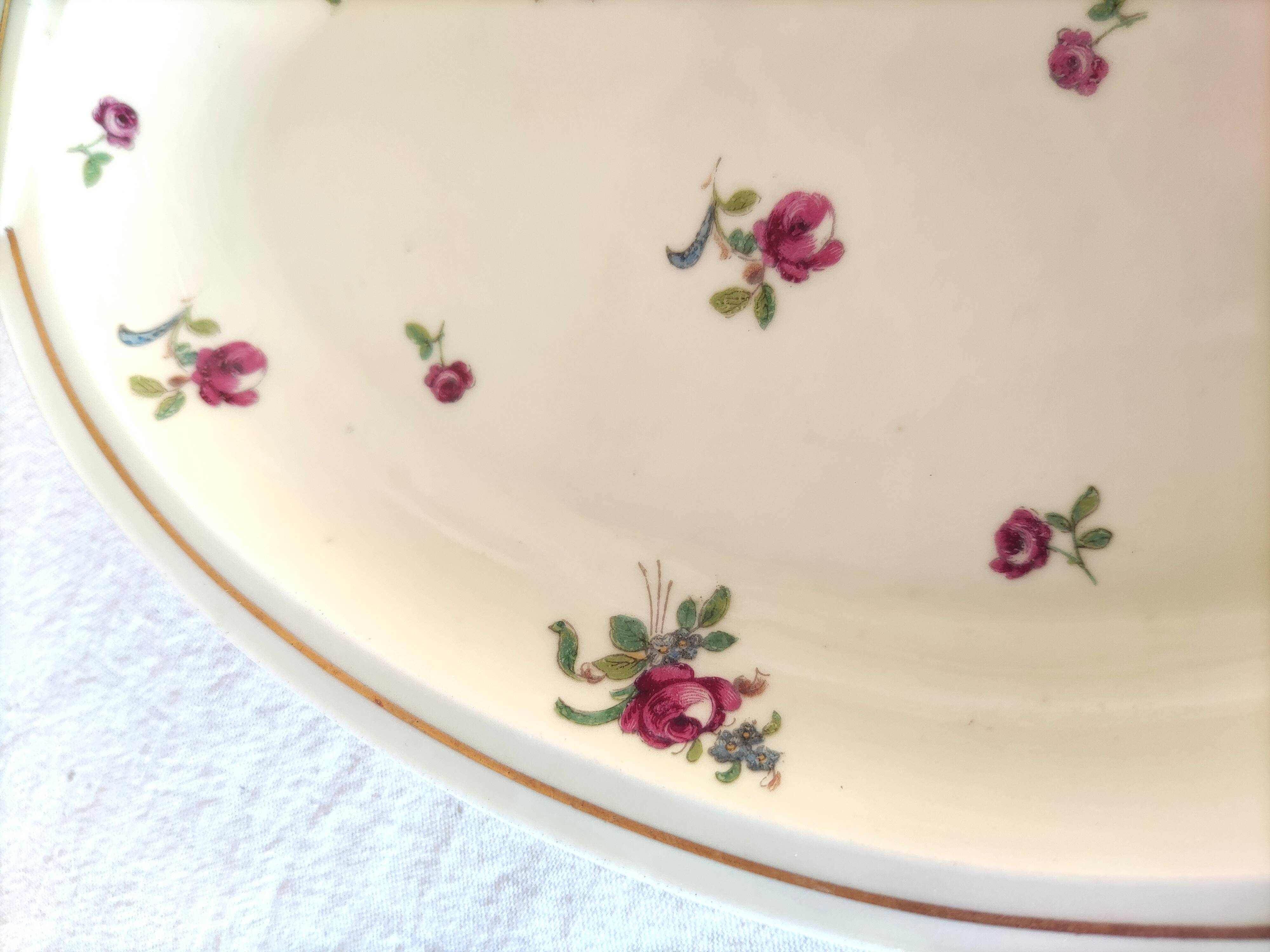 Ravier en porcelaine de Haviland décor aux roses rouges