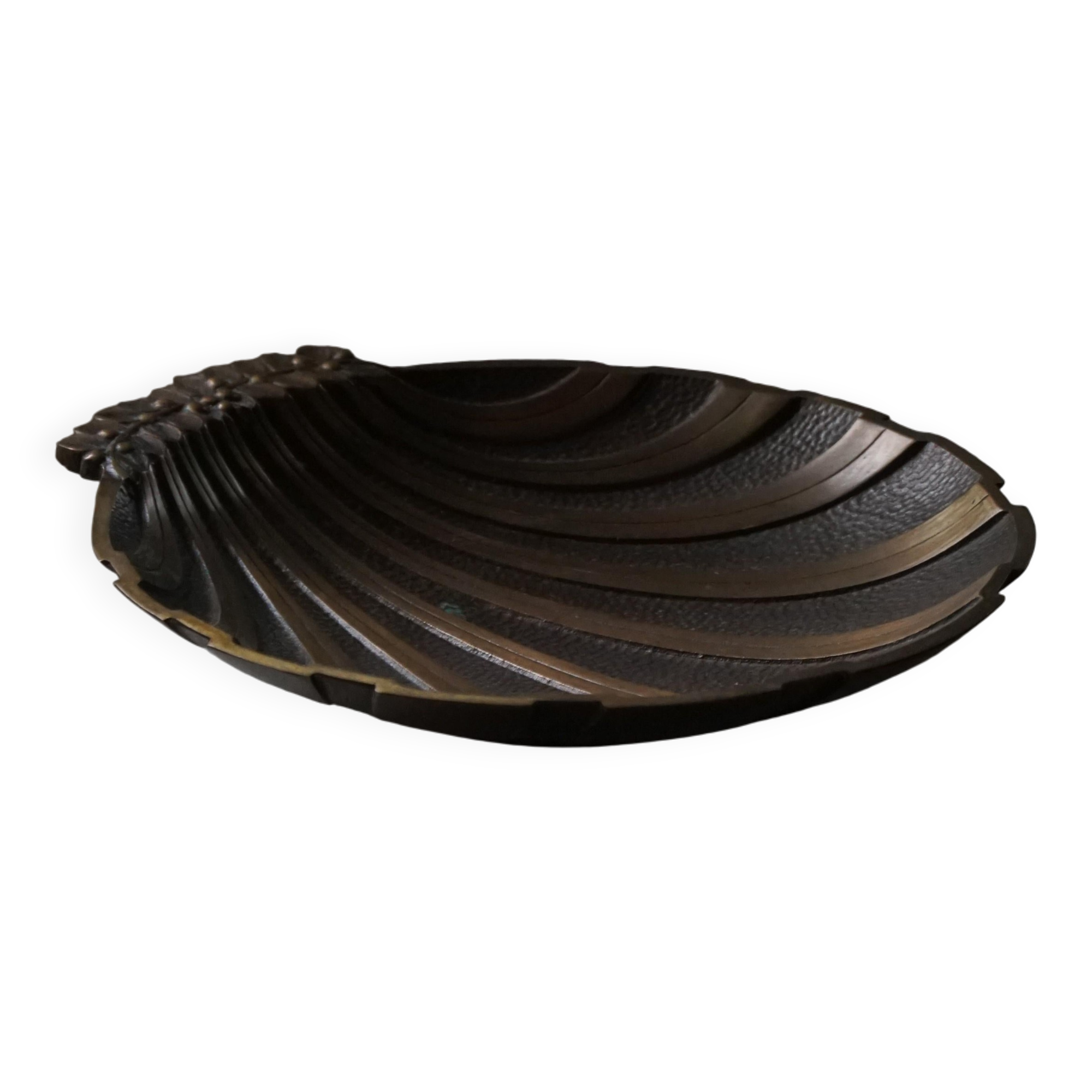 Danish Art Deco decorative shell bowl in bronze, 1930s–1940s.
