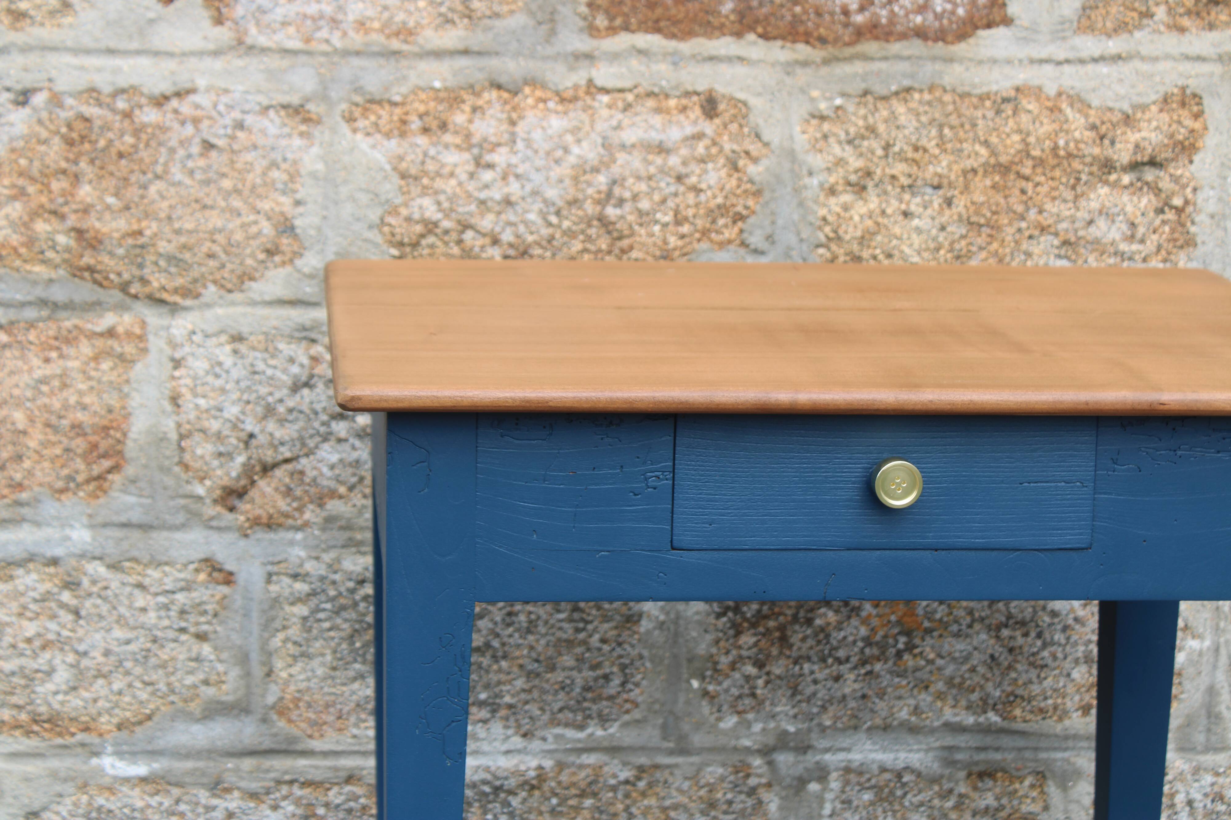 Table d’appoint ancienne rénovée – plateau bois naturel