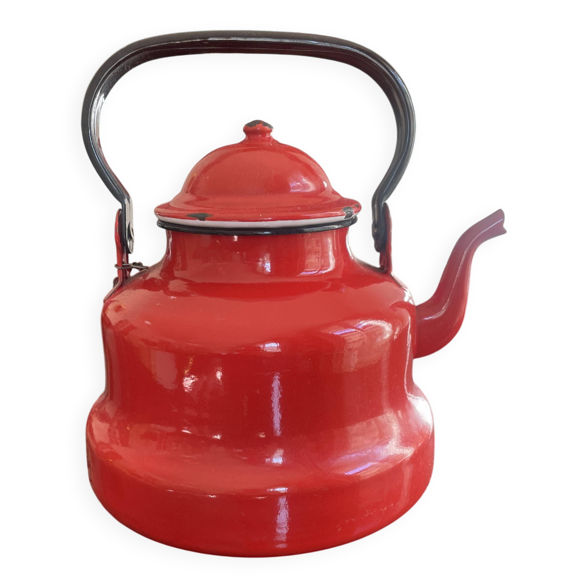 Red enamelled sheet metal kettle
