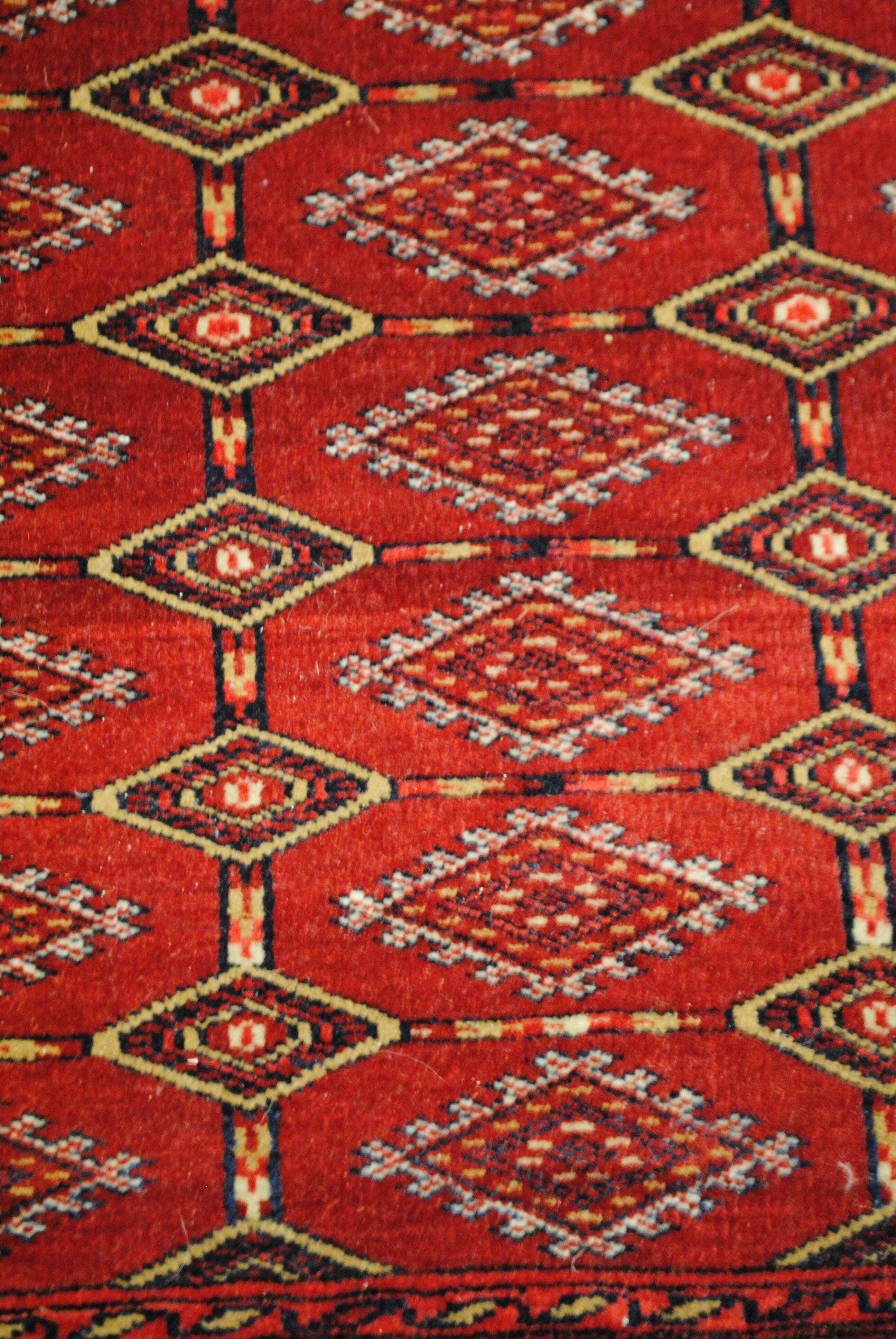 Authentic Persian rugs, knotted hand of extreme finesse by the tribe of the torkaman 162x110cm