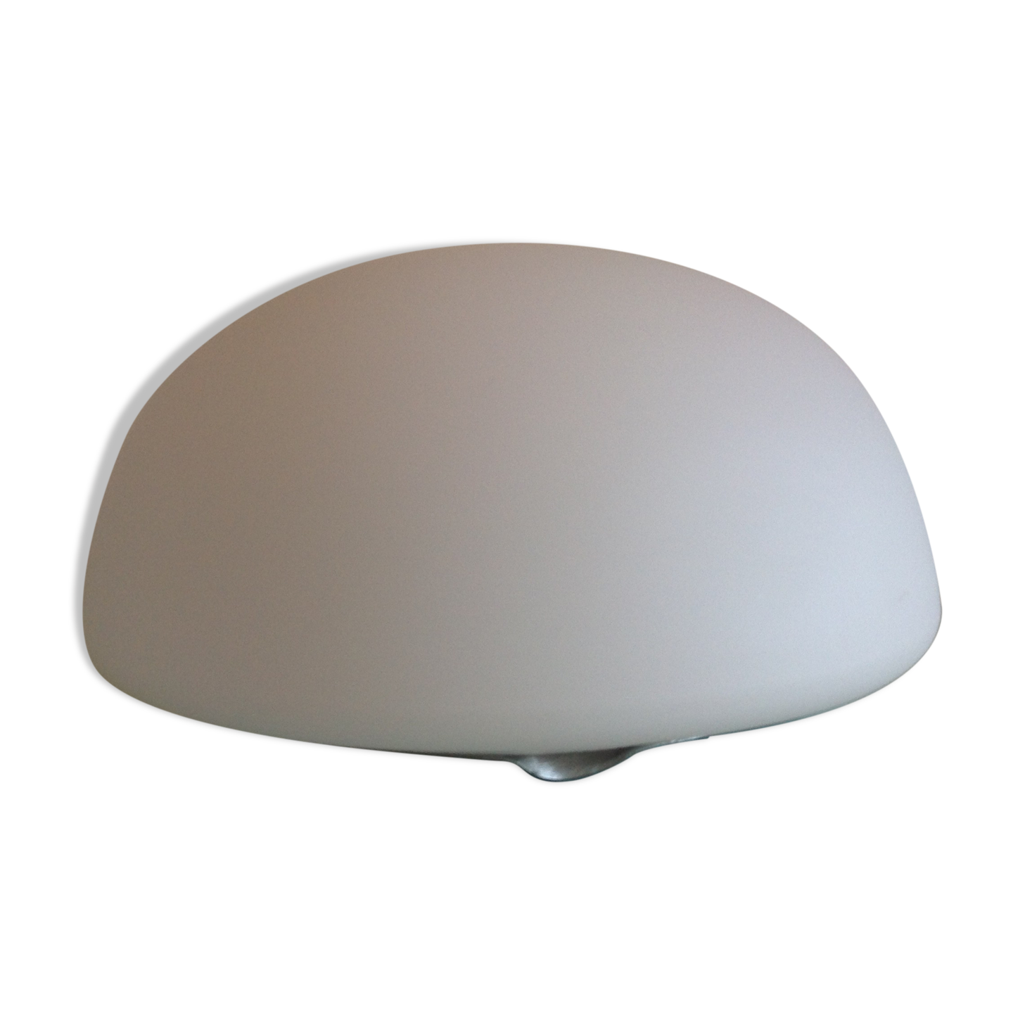 Plafonnier demi lune en opaline blanche vintage années 60/70