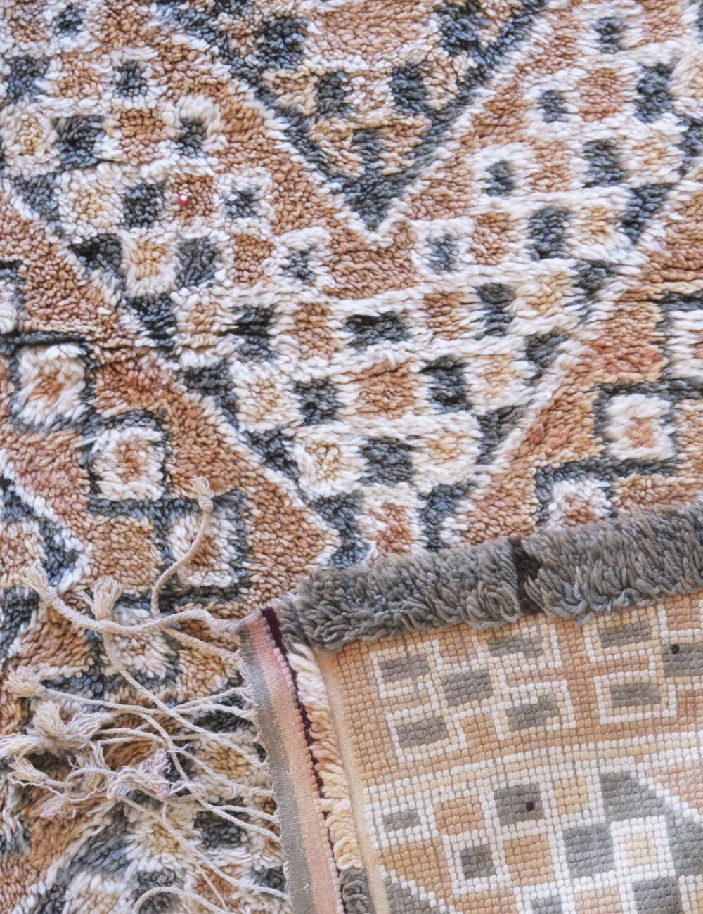 Vintage Collectible Rug - 412 x 205 cm