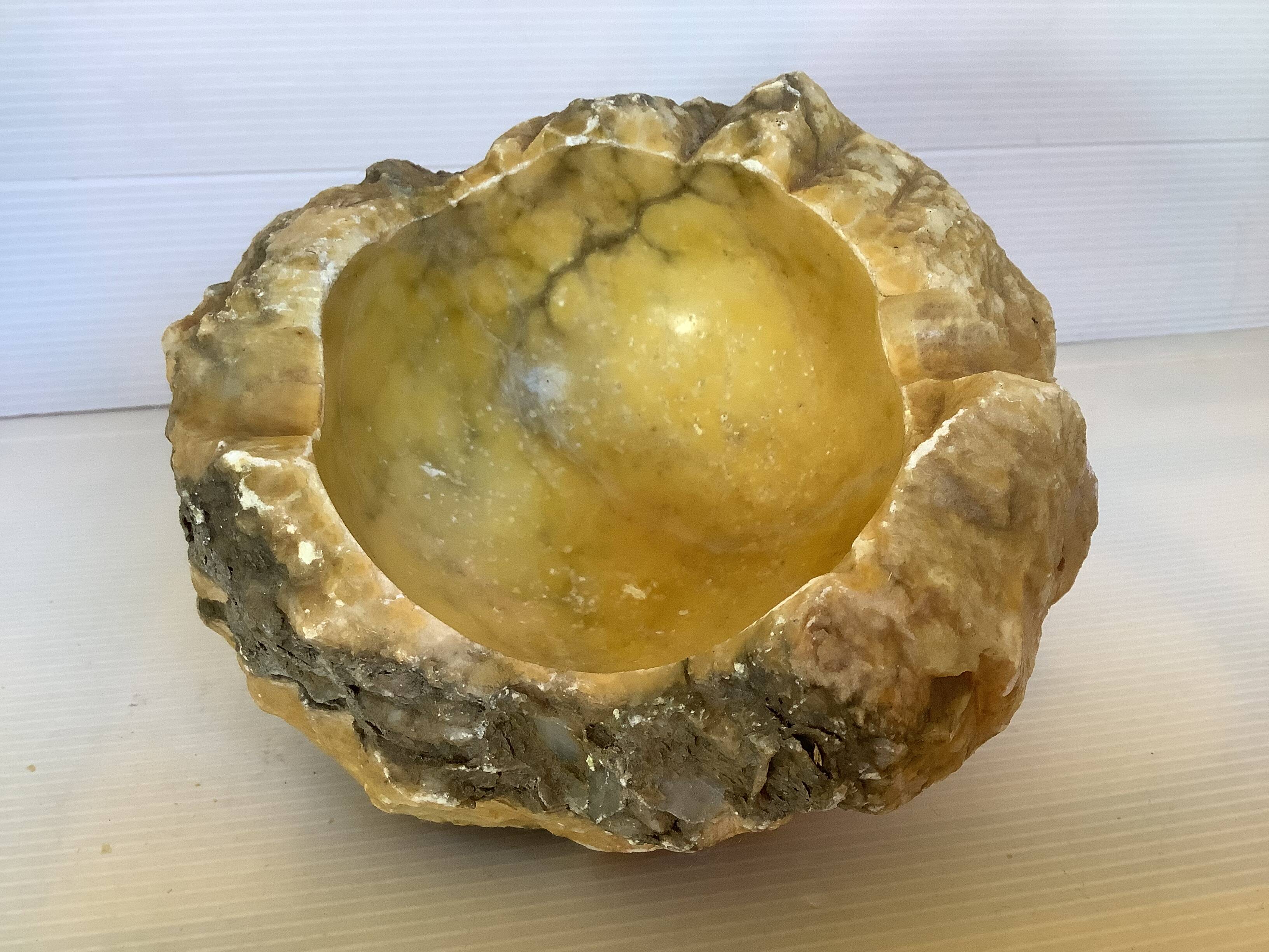 Empty alabaster ashtray pocket Italy