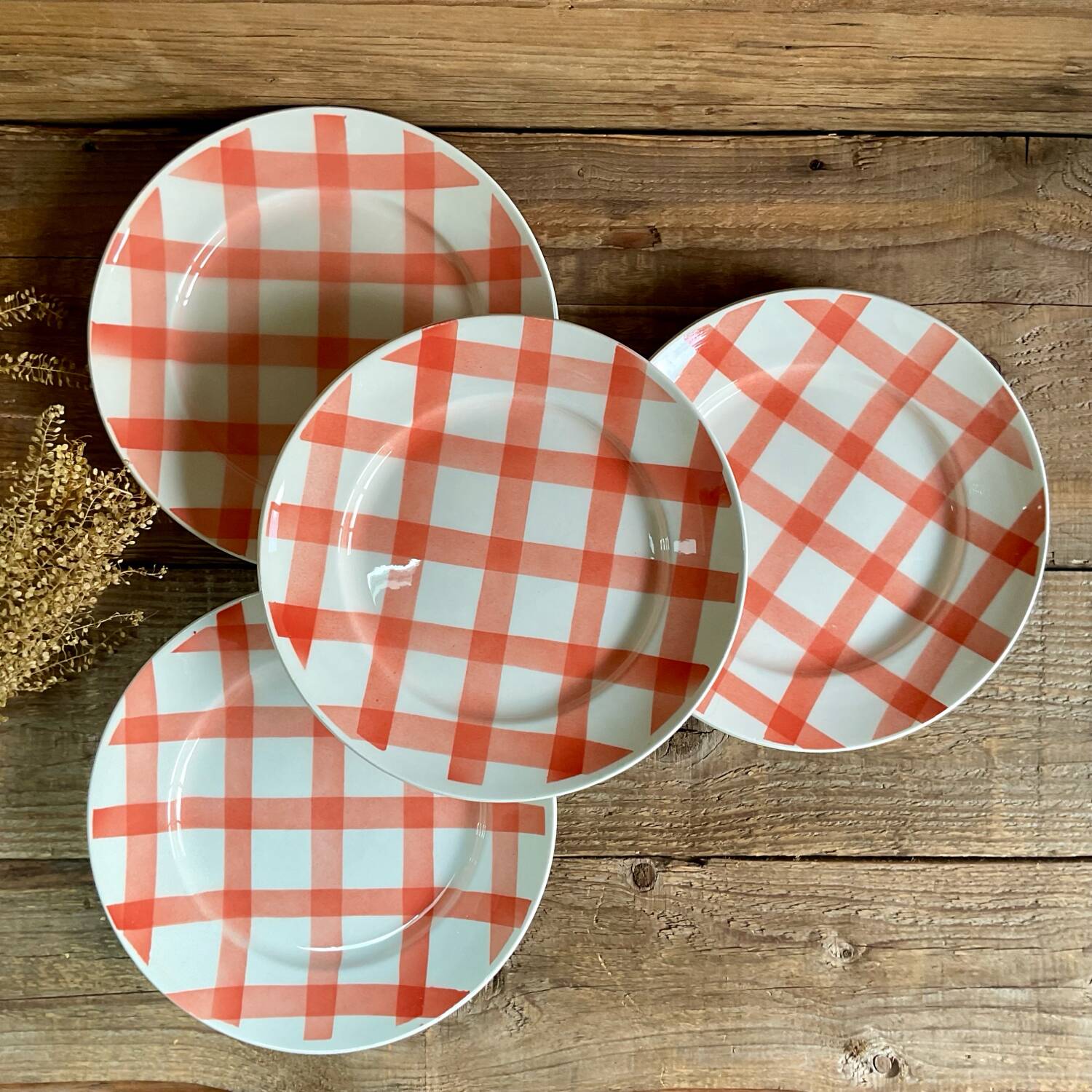 4 Moulin Des Loups “dishcloth” flat plates