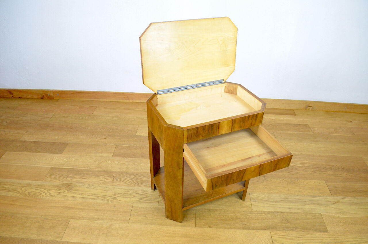 Art Deco walnut pedestal table 1930