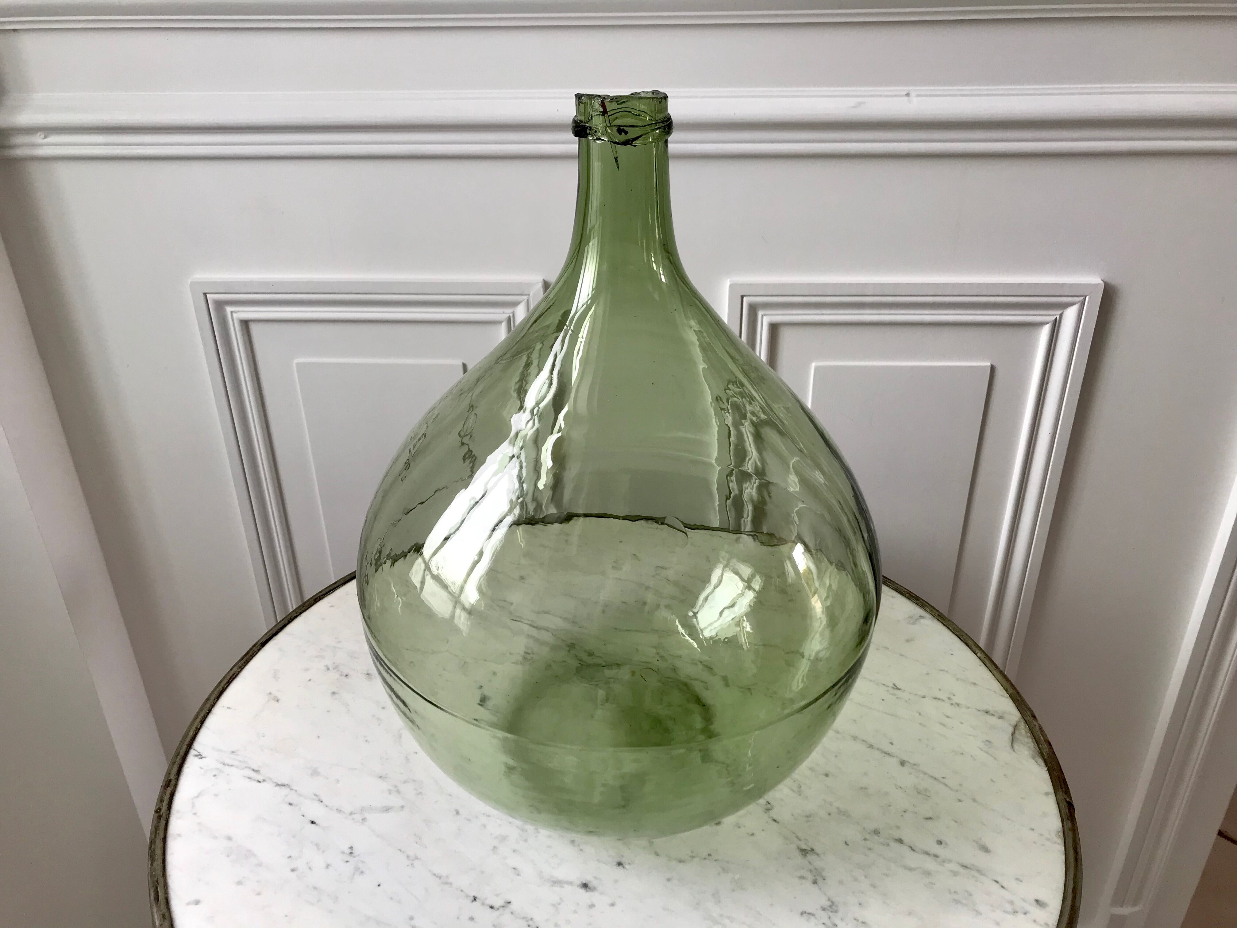 Old lady-jeanne in green glass