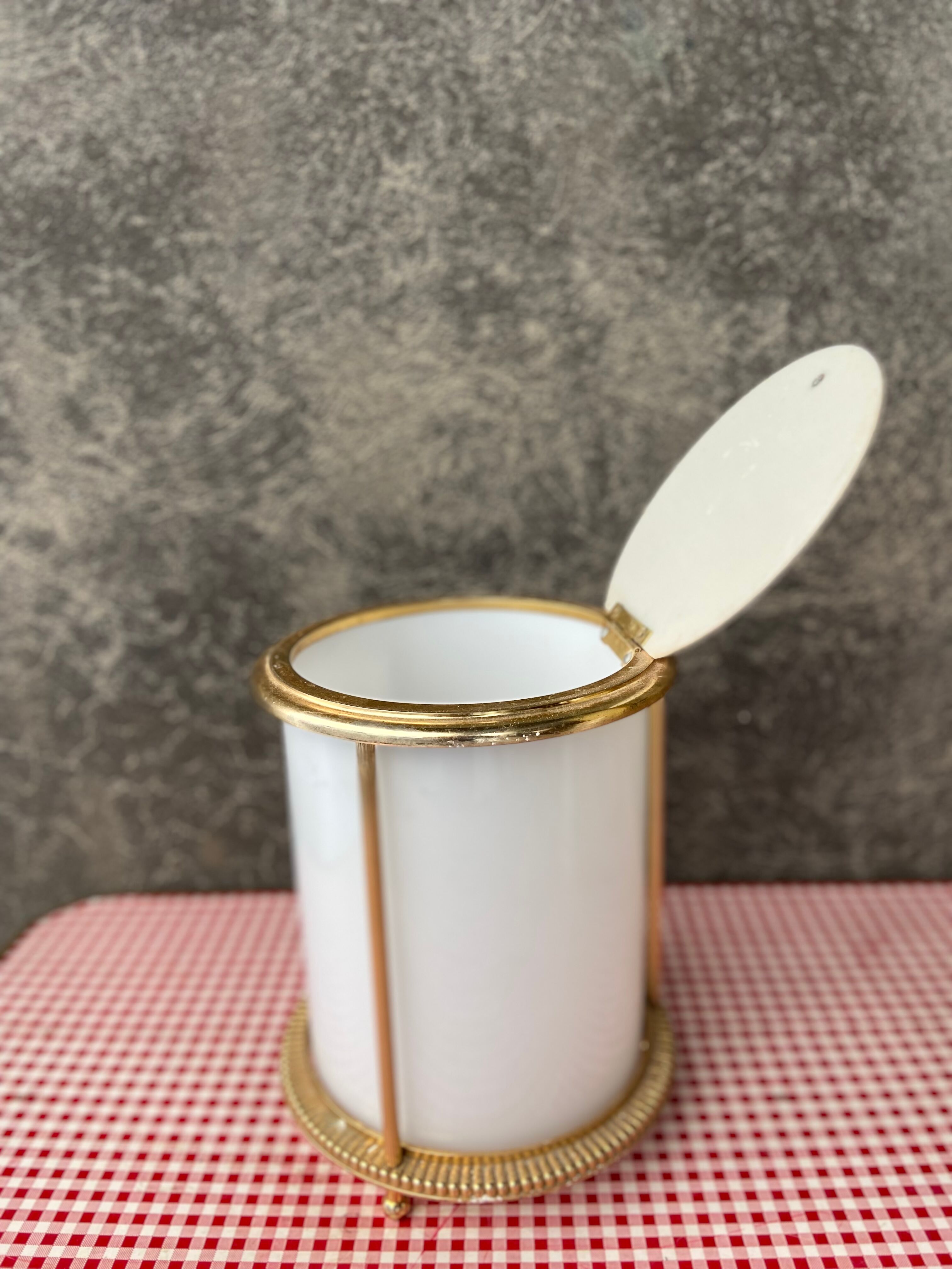 Opaline basket art deco style