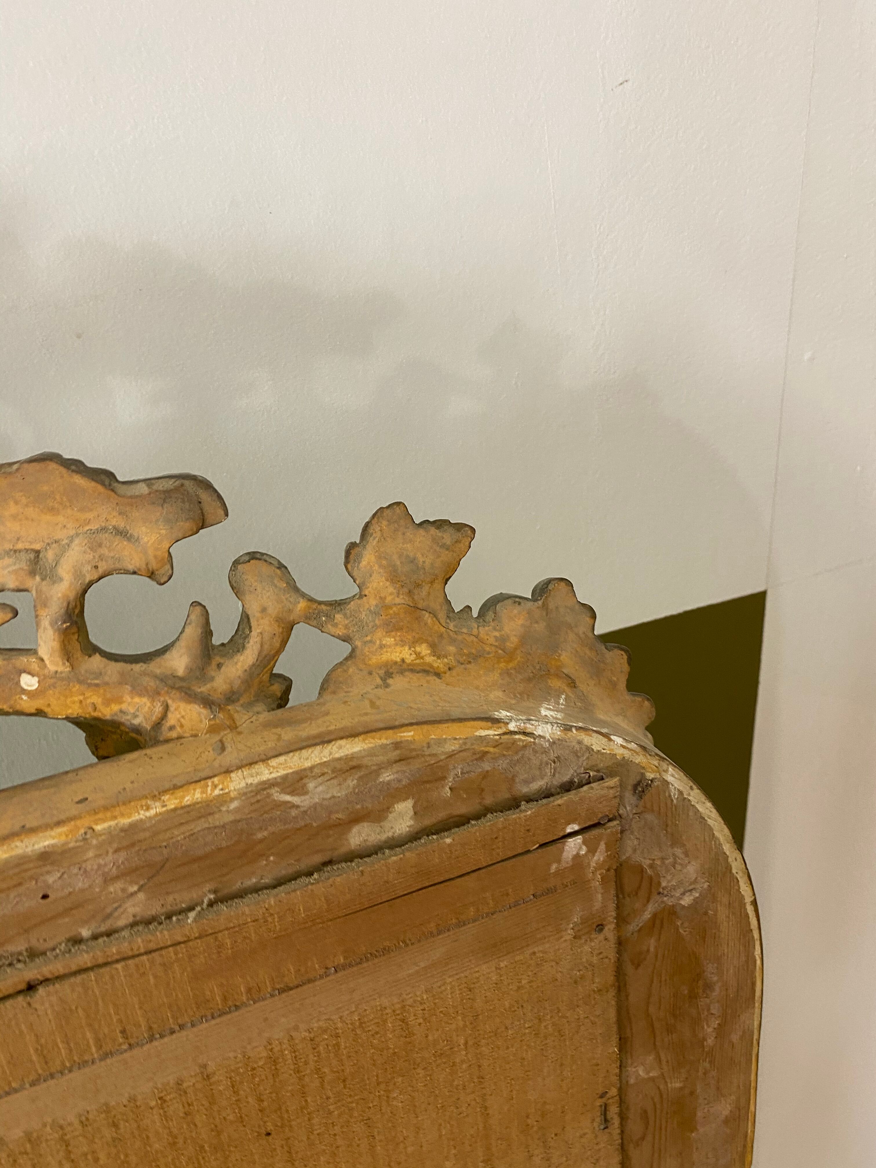 Large mirror with pediment XVIII eme gilded  86x150cm