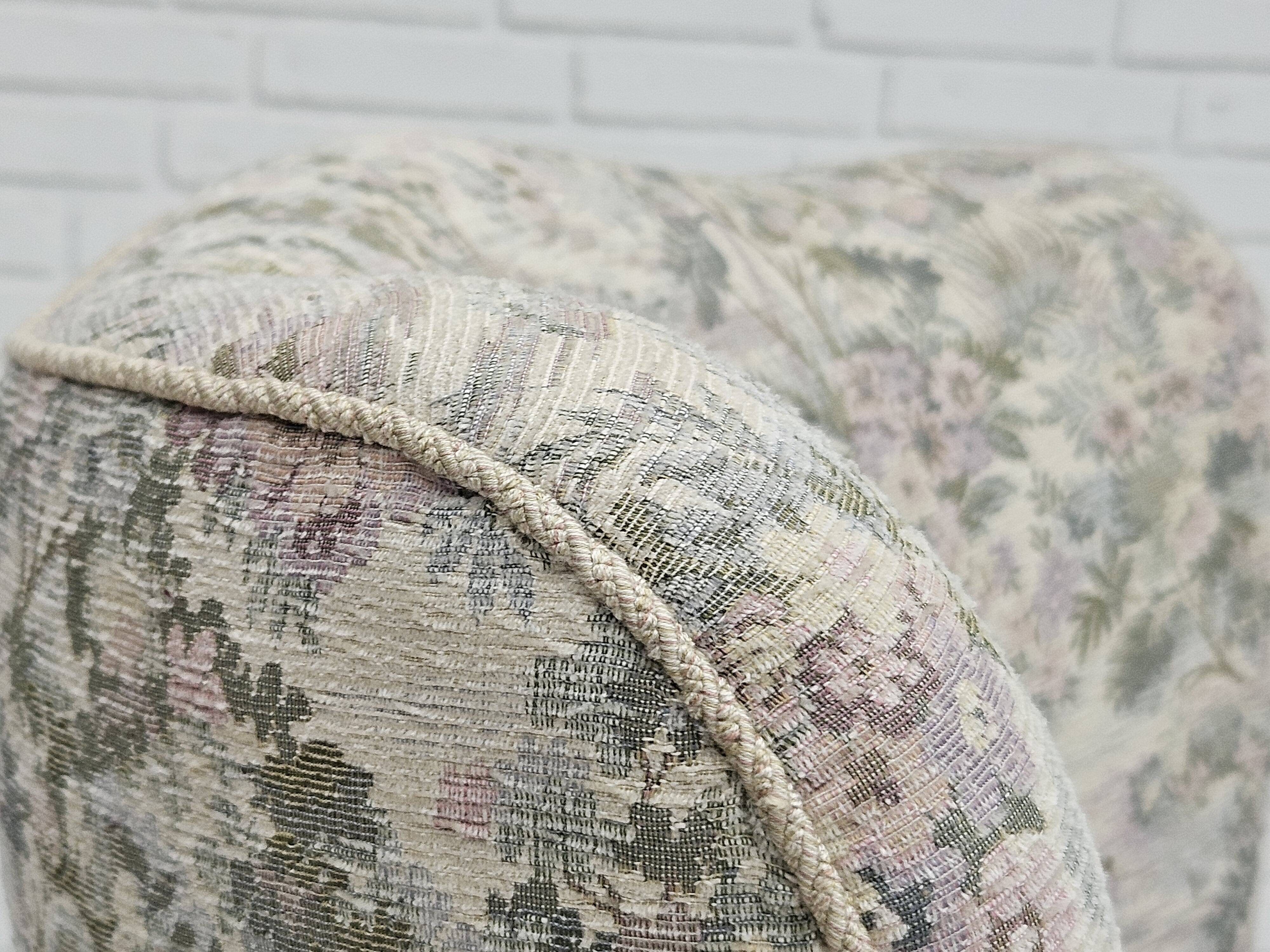 Fauteuil danois années 1955-60 en tissu fleuri multicolore
