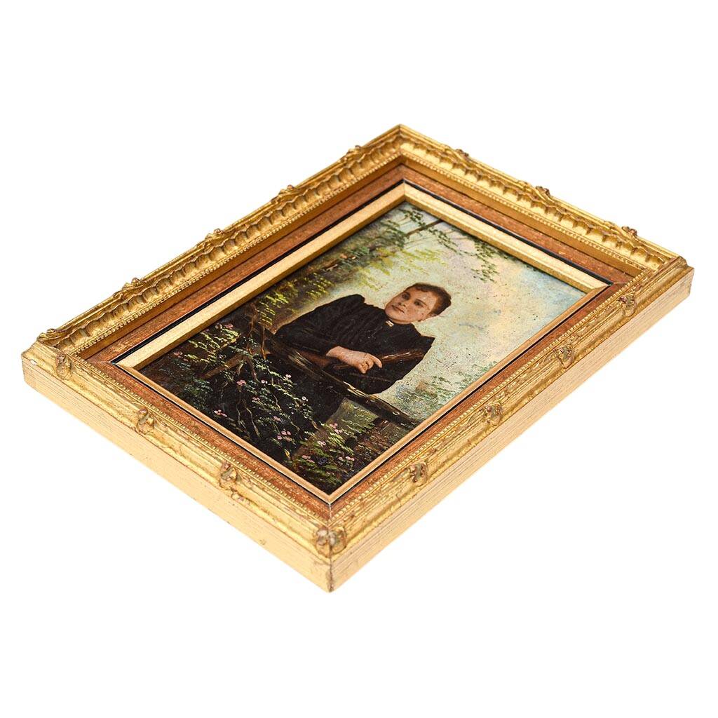 Oil painting portrait of a woman in the 19th century, old gilded frame