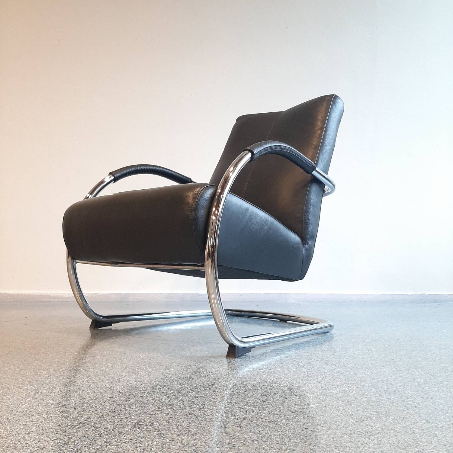 Pair of tubular armchairs