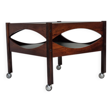 Années 1970, design danois par Kristian Vedel. Table d'appoint modèle "Modus", en bois de teck.