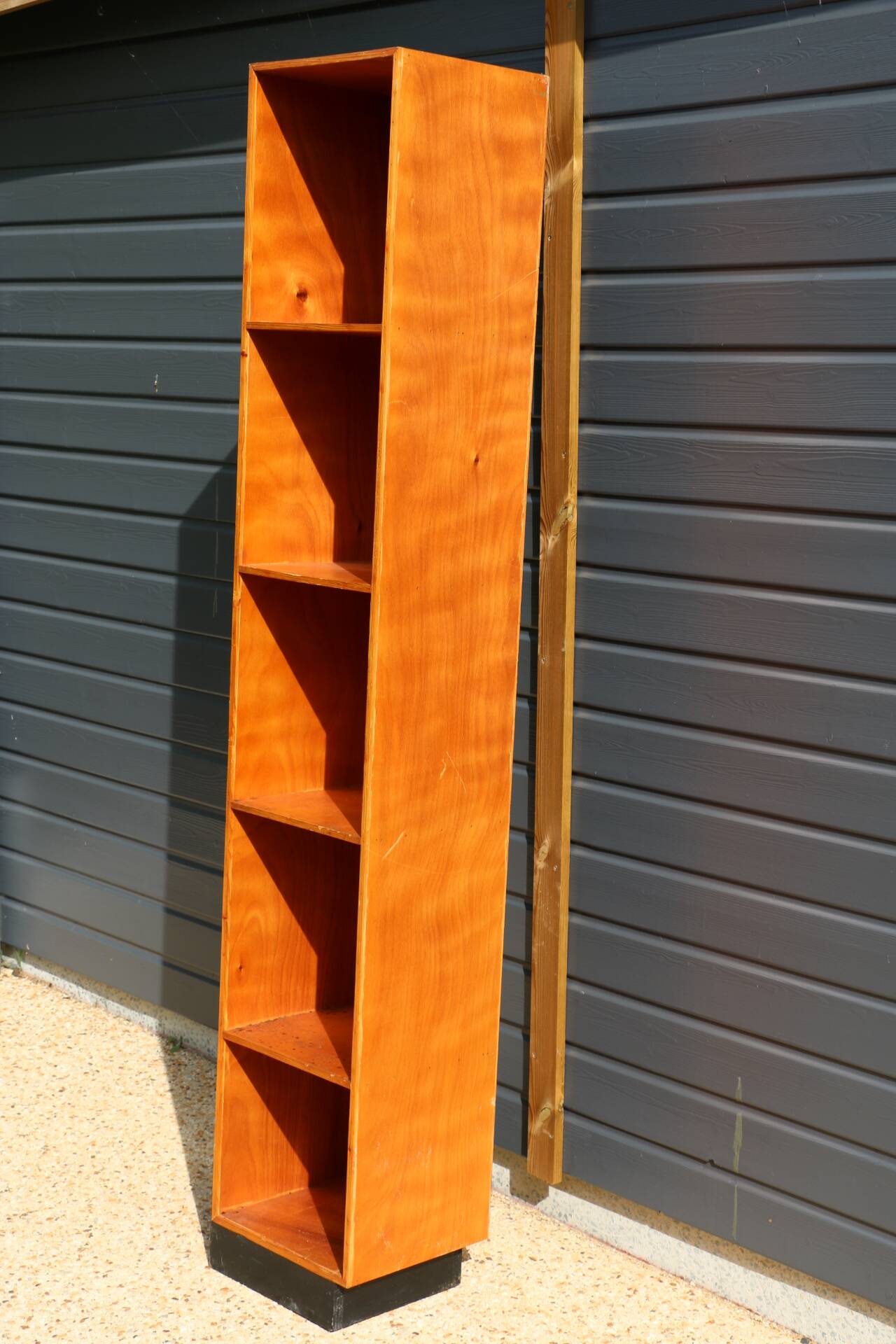 Plywood shelf column