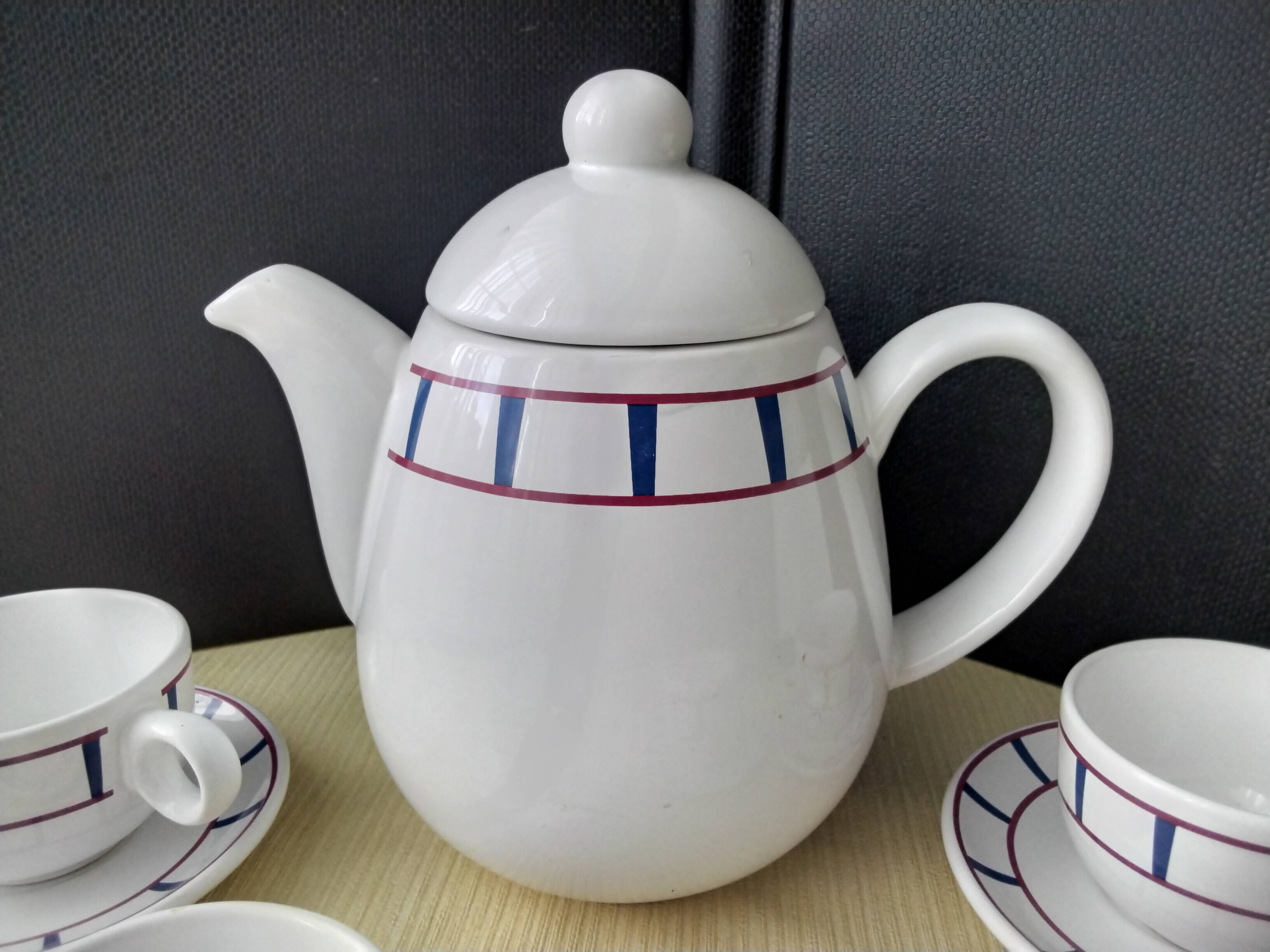 Part of a Basque porcelain coffee service