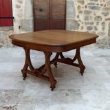 Dining room table by Maison Krieger, Art Nouveau, circa 1900, in solid oak