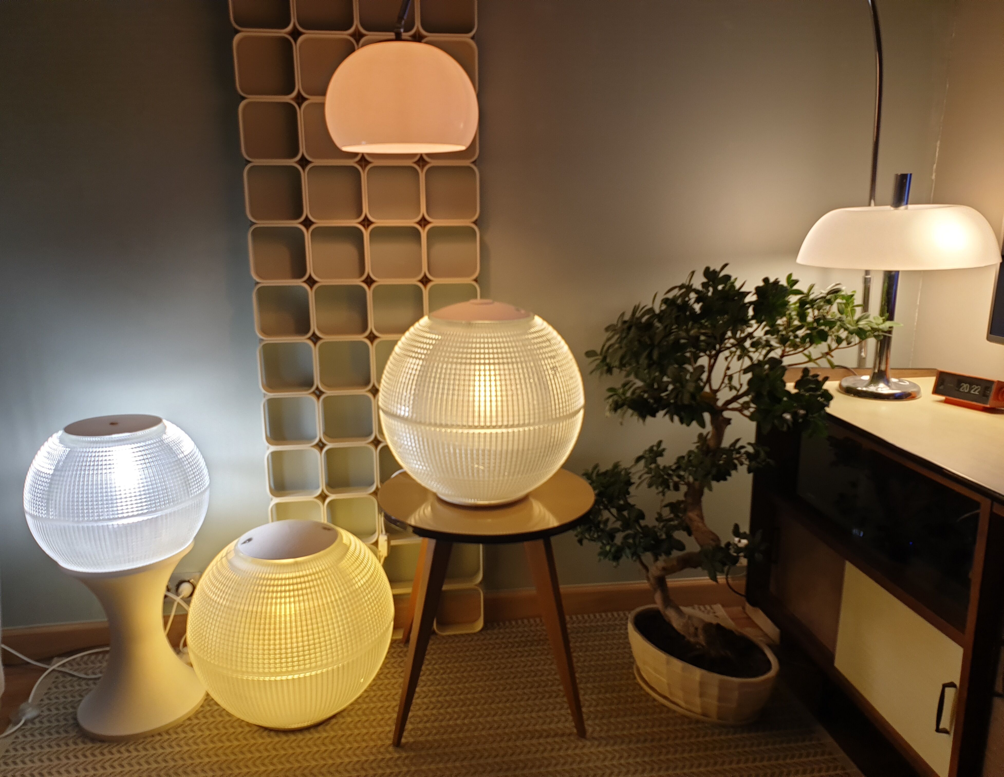 Parisian street lamp globle holophane 1970