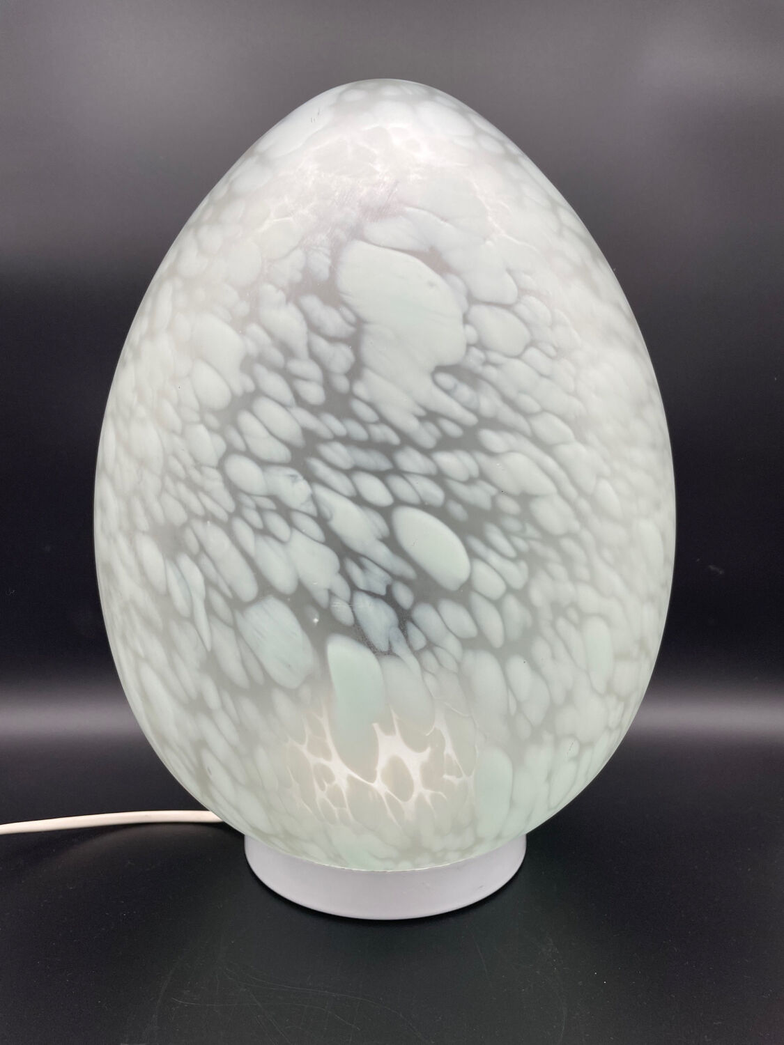 Egg lamp in opaline glassware Vianne