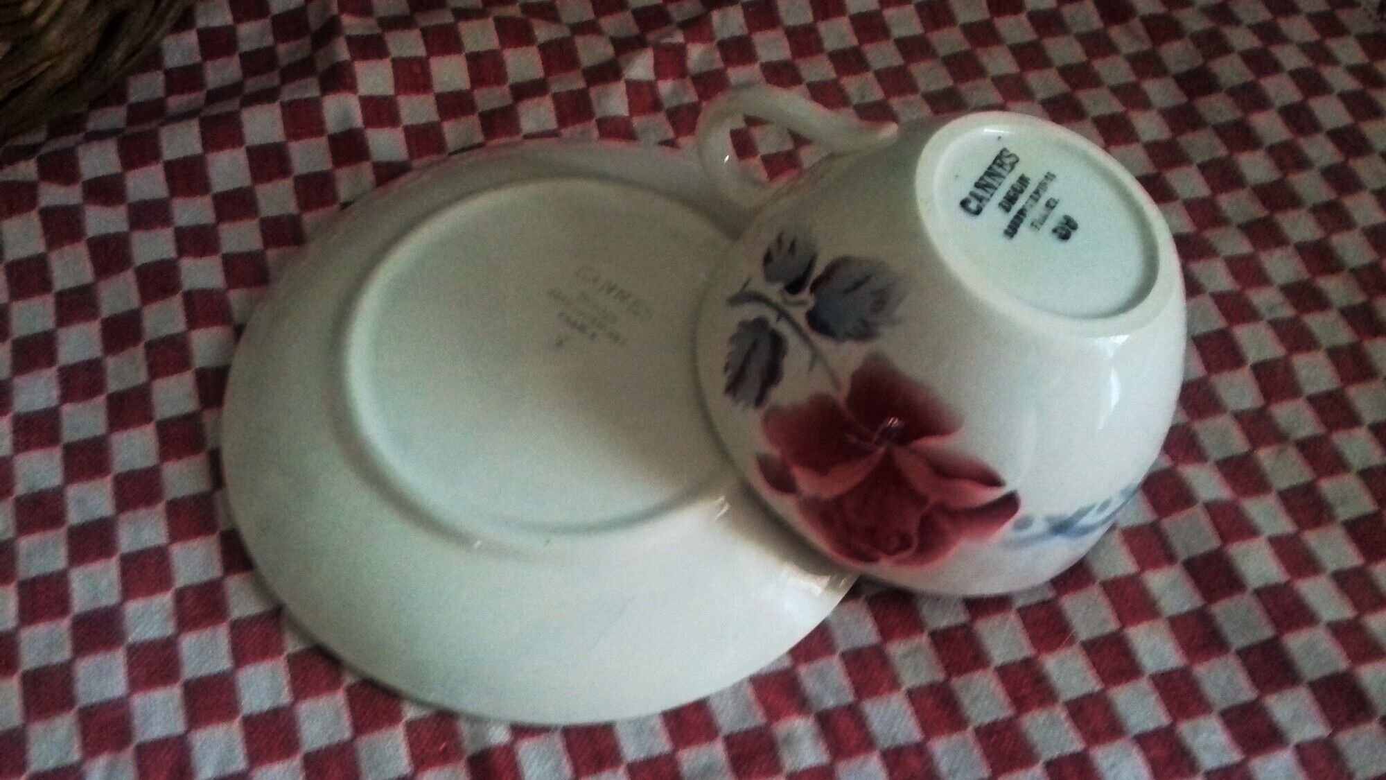 Duo cups and saucers Digoin Sarreguemines, Cannes and Aude model